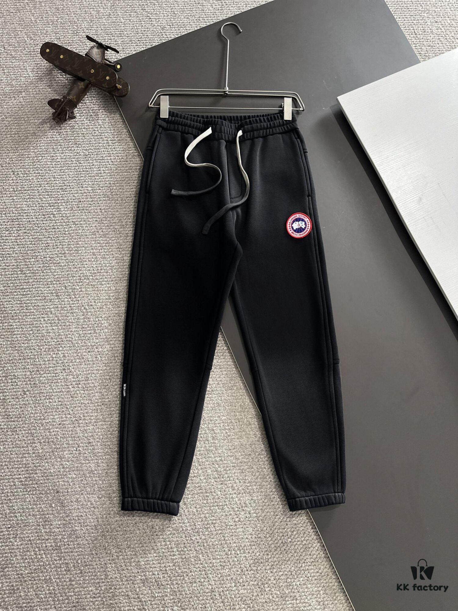 6931a31eccd8ab3d7af974ce Canada Goose 2024 Autumn/Winter New Casual Elastic Waist Pants, Fleece-Lined and Thickened, High Breathability, Premium Custom Fabric, Soft and Comfortable, Refined Tailoring for a Stylish Look