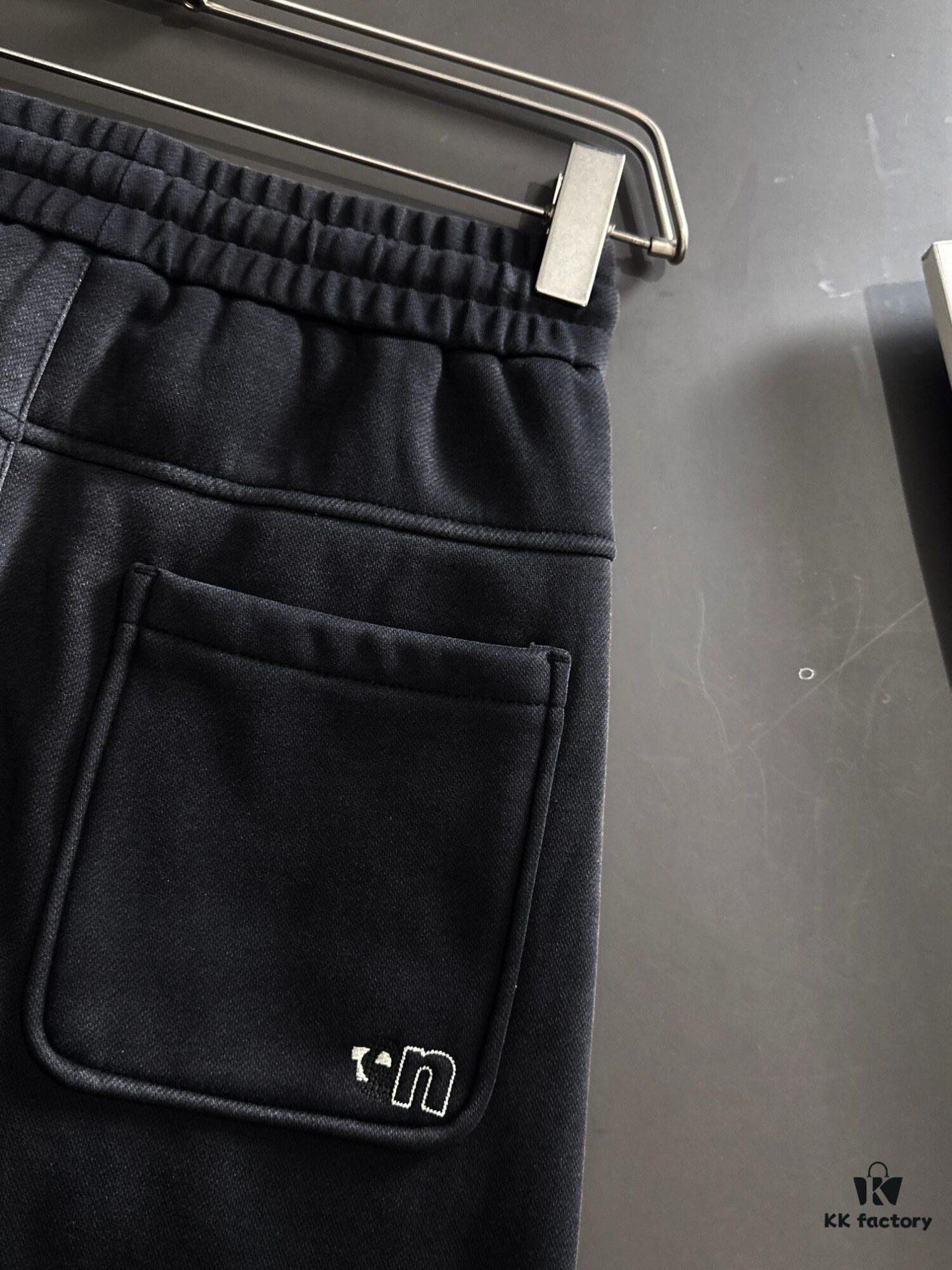 6931a31eccd8ab3d7af974d2 Canada Goose 2024 Autumn/Winter New Casual Elastic Waist Pants, Fleece-Lined and Thickened, High Breathability, Premium Custom Fabric, Soft and Comfortable, Refined Tailoring for a Stylish Look