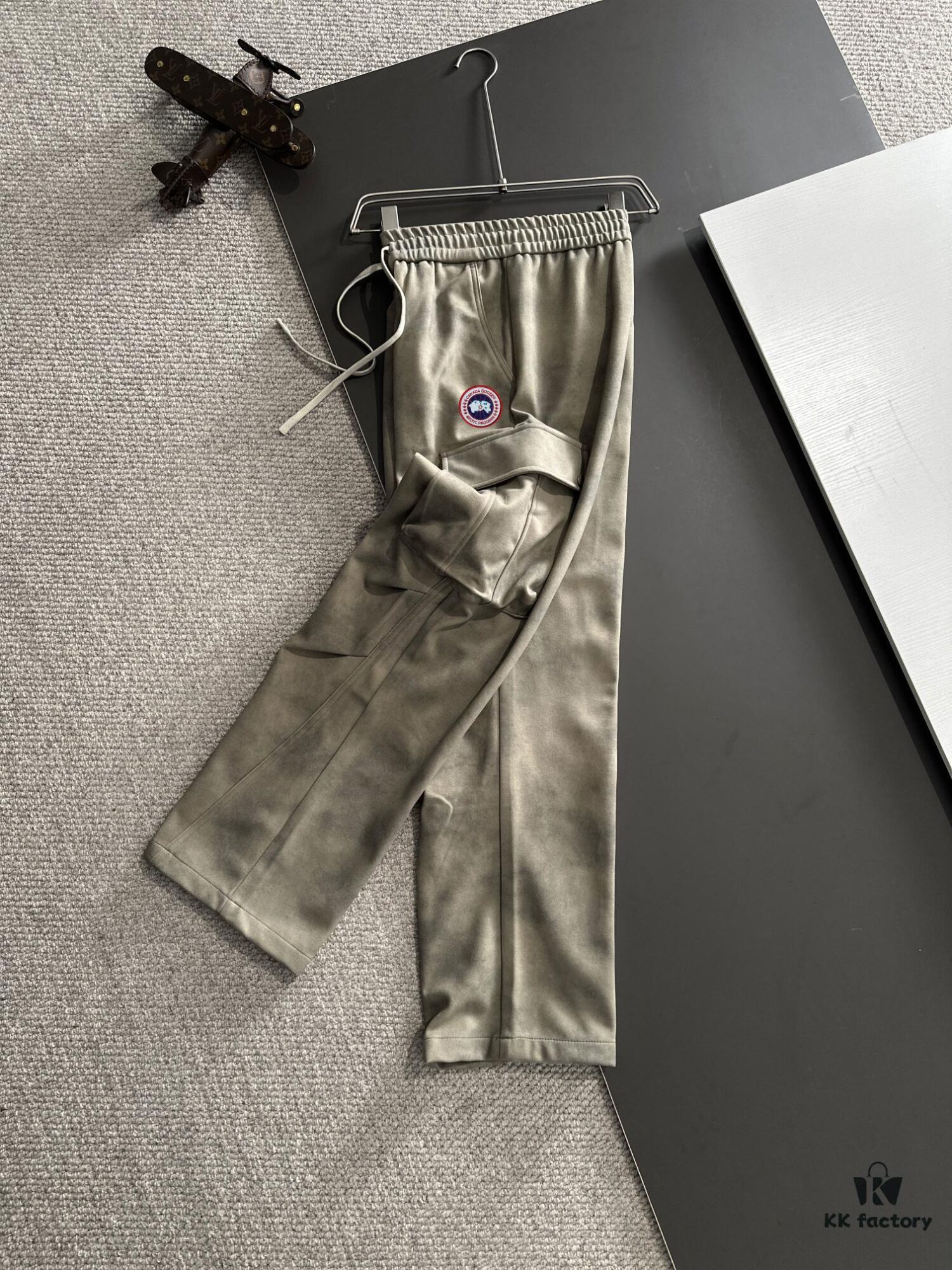 6931a321ccd8ab3d7af97514 Day-Next Shipping Canada Goose 2024 Autumn/Winter New Elastic Waist Casual Pants, Fleece-Lined and Thickened, Custom Counter Fabric with High Breathability and Comfort, Impeccable Details, Brand-Inspired Design Concept Reflecting Premium Quality, Exquisitely Soft and Smooth to Touch, Featuring a Leisure Cut with Flattering Silhouette