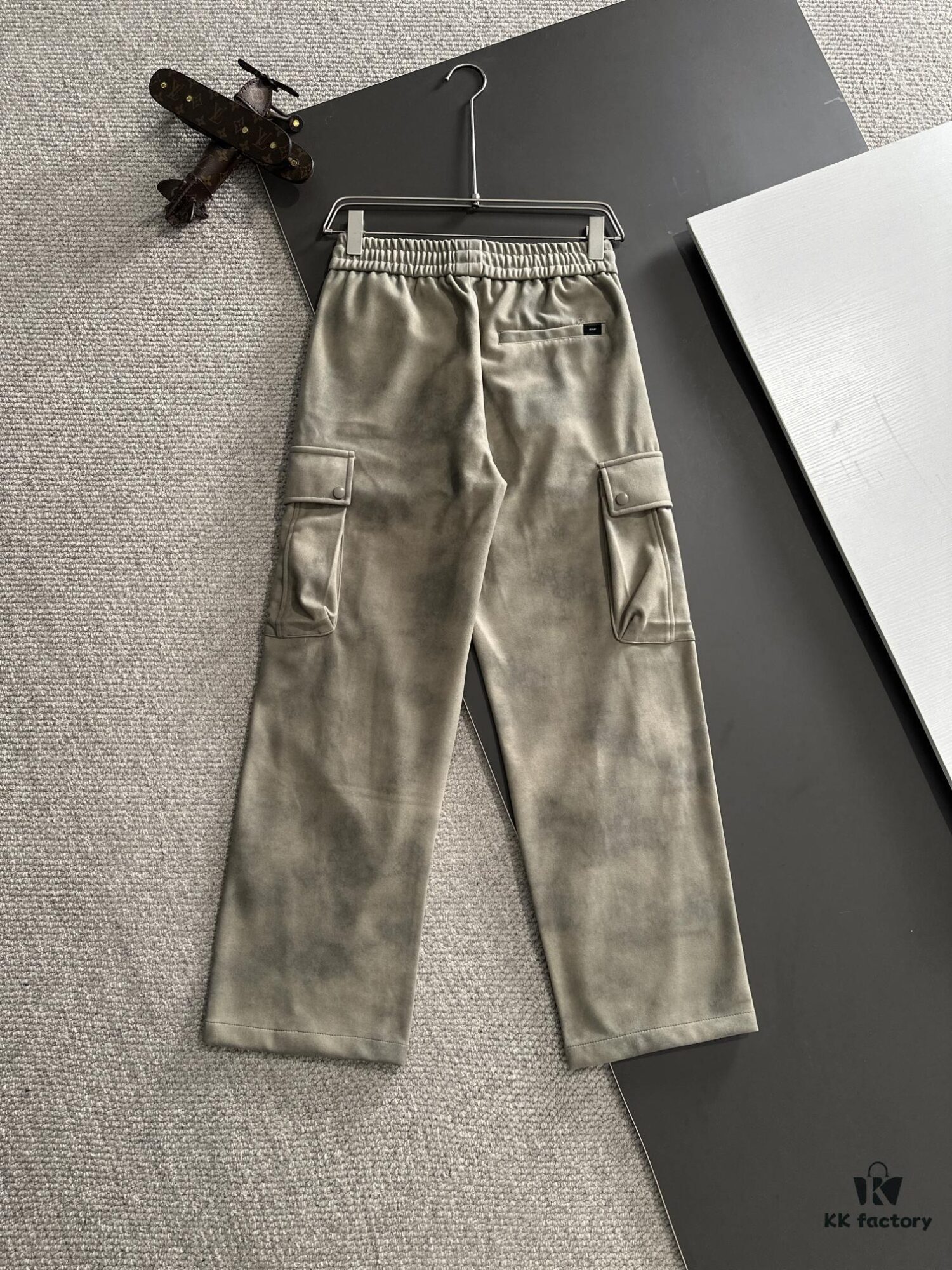 6931a321ccd8ab3d7af97515 Day-Next Shipping Canada Goose 2024 Autumn/Winter New Elastic Waist Casual Pants, Fleece-Lined and Thickened, Custom Counter Fabric with High Breathability and Comfort, Impeccable Details, Brand-Inspired Design Concept Reflecting Premium Quality, Exquisitely Soft and Smooth to Touch, Featuring a Leisure Cut with Flattering Silhouette