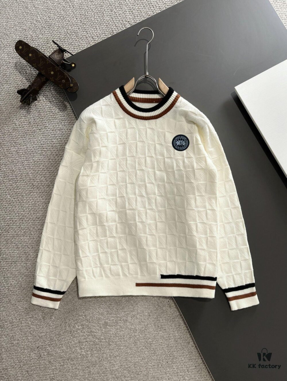 6931a326ccd8ab3d7af97570 Next-Day Shipping L Monogram 2024 Official Website Autumn-Winter New Crew Neck Sweater, Best-Selling Hit Synchronized with Boutique – Premium Wool Blend Fabric, Comfortable Touch, Skin-Friendly, Exquisite Embroidered Logo Badge, Highly Eye-Catching! Refined Craftsmanship and Three-Dimensional Tailoring Showcase Luxury Fashion Charm, Unbeatably Handsome Fit! Complete with Three Labels!