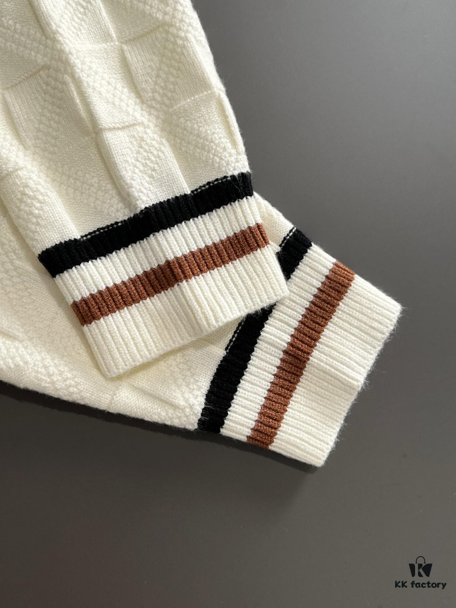 6931a326ccd8ab3d7af97574 Next-Day Shipping L Monogram 2024 Official Website Autumn-Winter New Crew Neck Sweater, Best-Selling Hit Synchronized with Boutique – Premium Wool Blend Fabric, Comfortable Touch, Skin-Friendly, Exquisite Embroidered Logo Badge, Highly Eye-Catching! Refined Craftsmanship and Three-Dimensional Tailoring Showcase Luxury Fashion Charm, Unbeatably Handsome Fit! Complete with Three Labels!