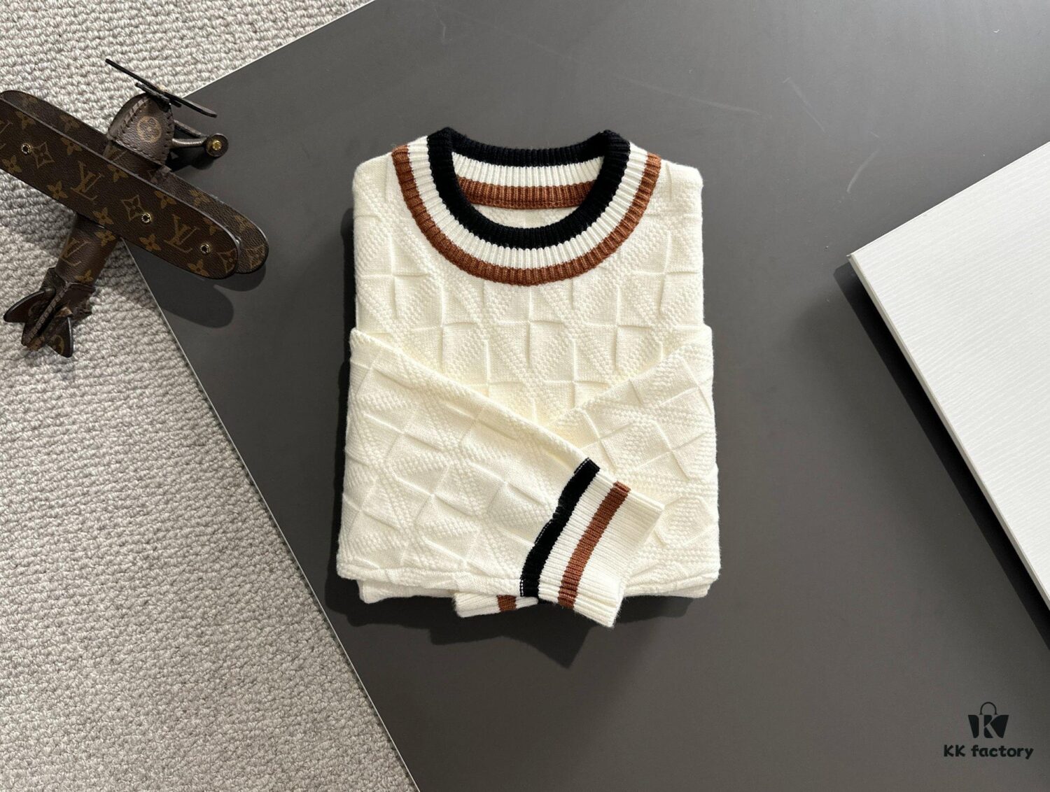 6931a327ccd8ab3d7af97577 Next-Day Shipping L Monogram 2024 Official Website Autumn-Winter New Crew Neck Sweater, Best-Selling Hit Synchronized with Boutique – Premium Wool Blend Fabric, Comfortable Touch, Skin-Friendly, Exquisite Embroidered Logo Badge, Highly Eye-Catching! Refined Craftsmanship and Three-Dimensional Tailoring Showcase Luxury Fashion Charm, Unbeatably Handsome Fit! Complete with Three Labels!
