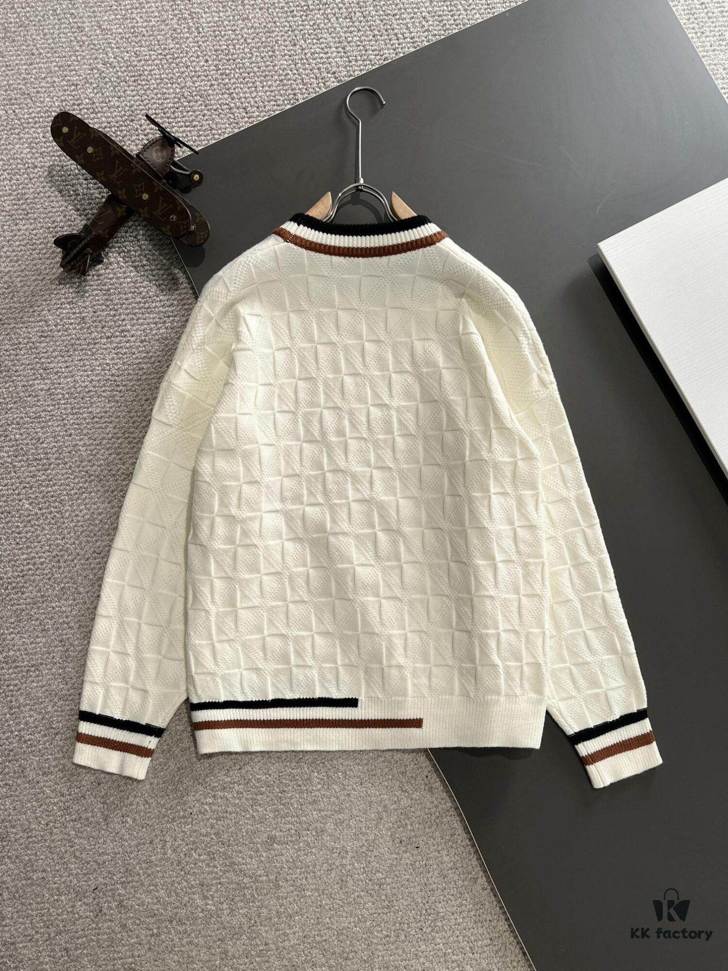 6931a327ccd8ab3d7af97578 Next-Day Shipping L Monogram 2024 Official Website Autumn-Winter New Crew Neck Sweater, Best-Selling Hit Synchronized with Boutique – Premium Wool Blend Fabric, Comfortable Touch, Skin-Friendly, Exquisite Embroidered Logo Badge, Highly Eye-Catching! Refined Craftsmanship and Three-Dimensional Tailoring Showcase Luxury Fashion Charm, Unbeatably Handsome Fit! Complete with Three Labels!
