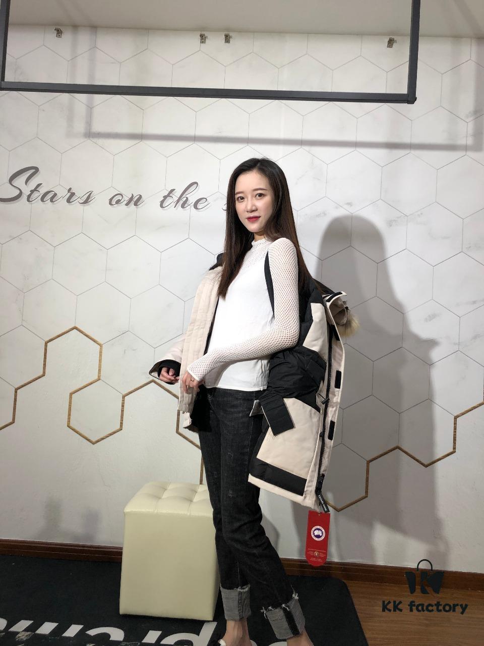 6931a332ccd8ab3d7af9763c CANADA GOOSE Expedition Parka Model 08 - Unisex Mid-Length Winter Coat in Off-White