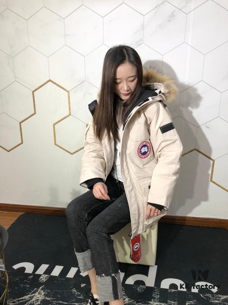 6931a332ccd8ab3d7af9763d CANADA GOOSE Expedition Parka Model 08 - Unisex Mid-Length Winter Coat in Off-White