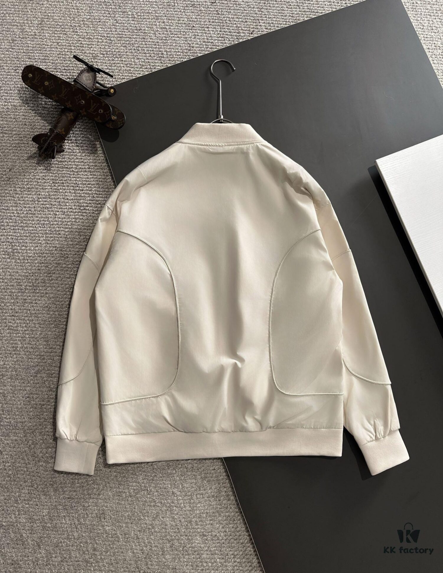 6931a340ccd8ab3d7af97748 Canada Goose 2024 Autumn-Winter New Arrival Zippered Windbreaker Jacket, Custom-Dyed Nylon Fabric, Stylish and Lightweight Outerwear