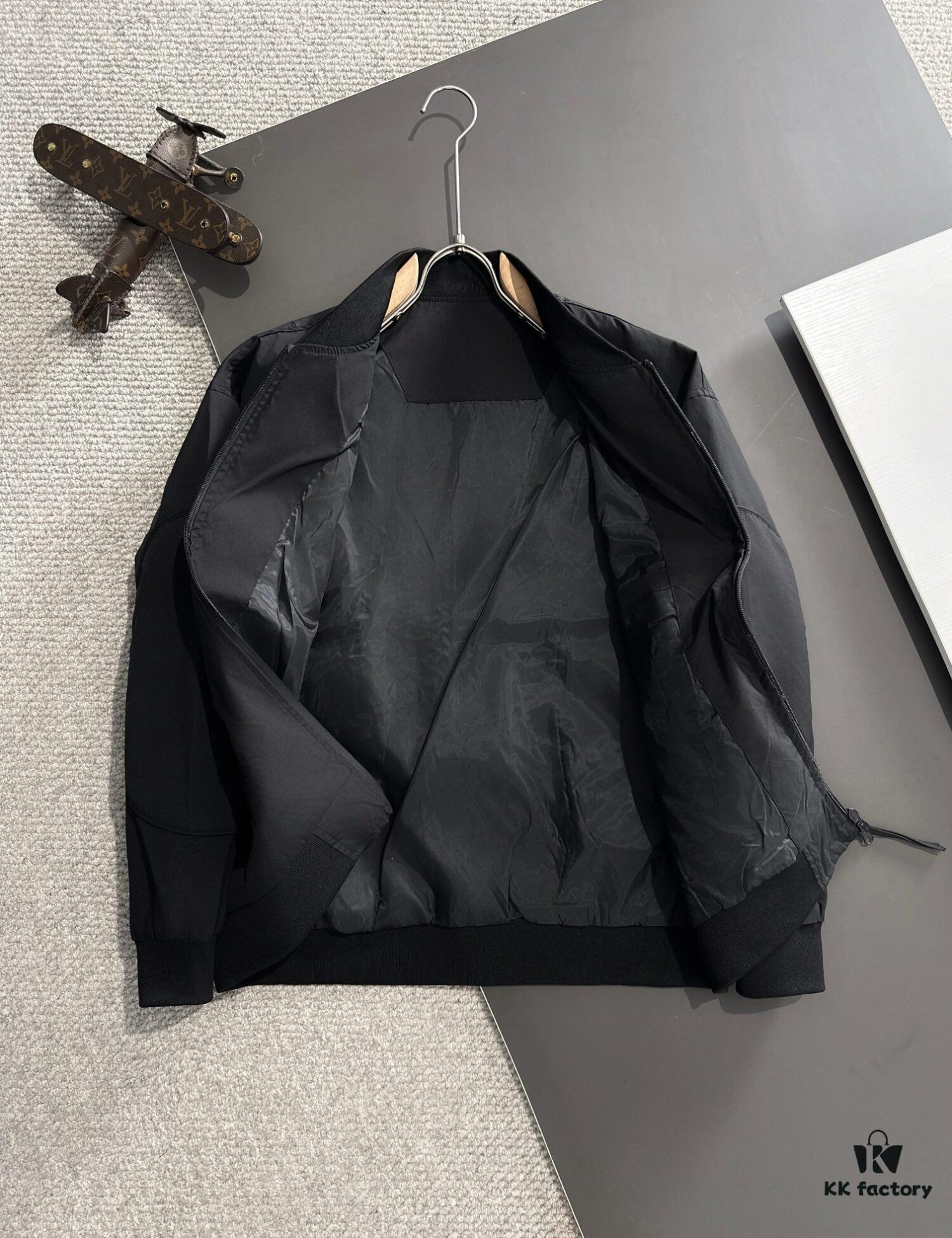 6931a341ccd8ab3d7af97761 Canada Goose 2024 Autumn/Winter New Arrival Zippered Windbreaker Jacket, Custom-Dyed Nylon Fabric, Stylish and Lightweight Outerwear