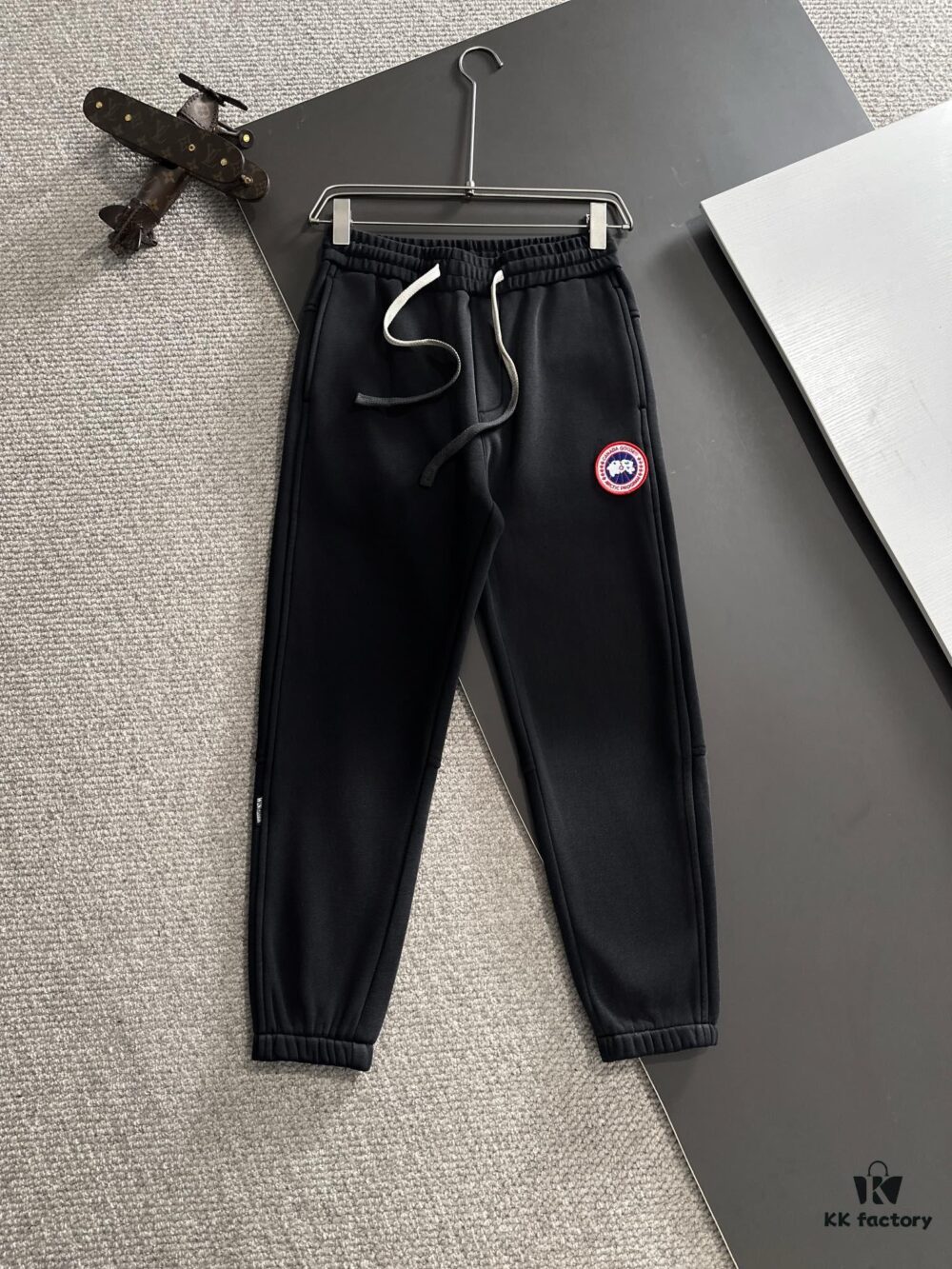 6931a341ccd8ab3d7af97764 Canada Goose 2024 Autumn/Winter New Elastic Waist Casual Pants, Fleece-Lined, Premium Custom Fabric, Breathable and Comfortable, Refined Design with Brand Identity, Soft and Smooth Texture, Excellent Fit and Tailoring