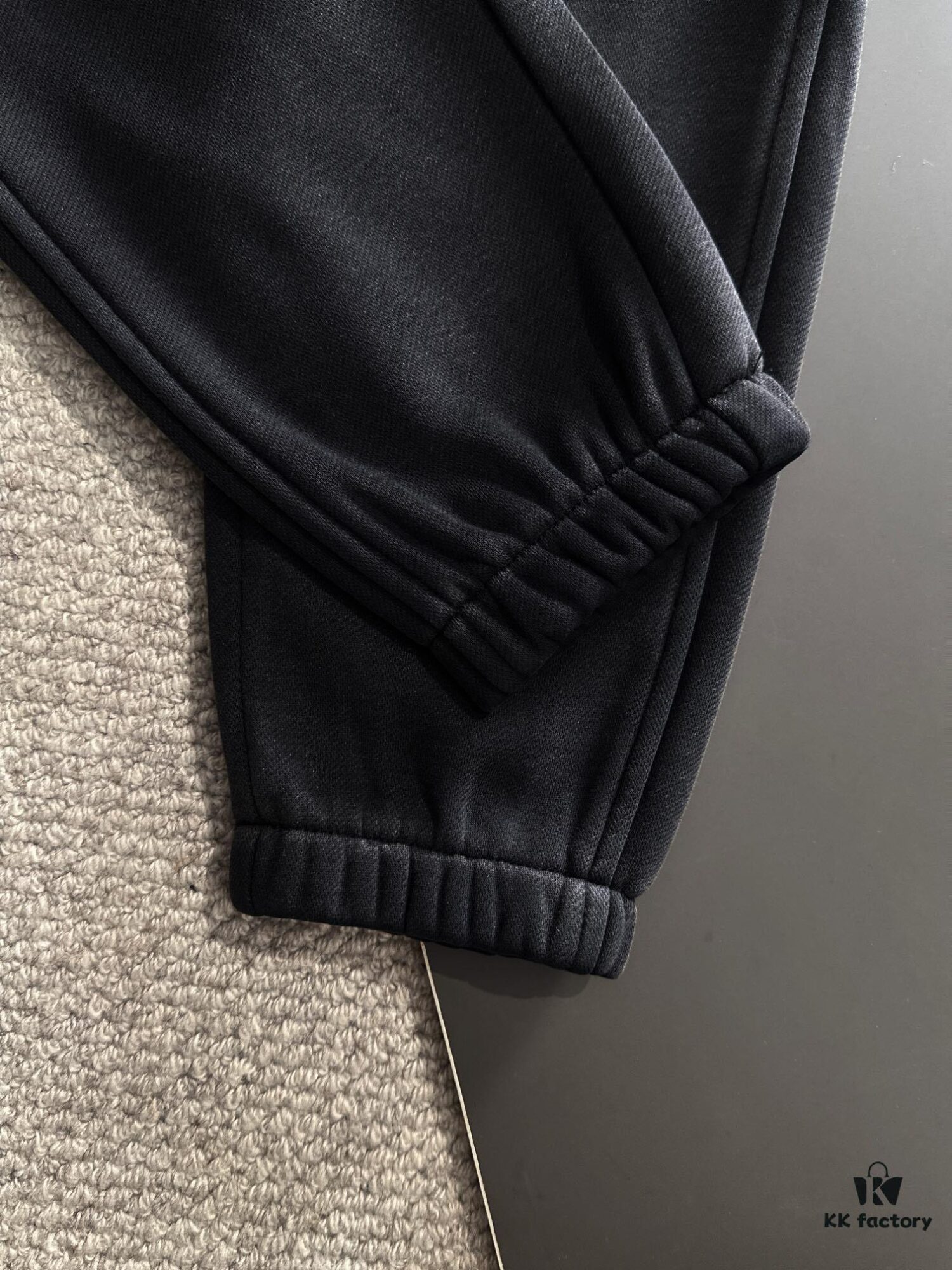 6931a342ccd8ab3d7af97767 Canada Goose 2024 Autumn/Winter New Elastic Waist Casual Pants, Fleece-Lined, Premium Custom Fabric, Breathable and Comfortable, Refined Design with Brand Identity, Soft and Smooth Texture, Excellent Fit and Tailoring
