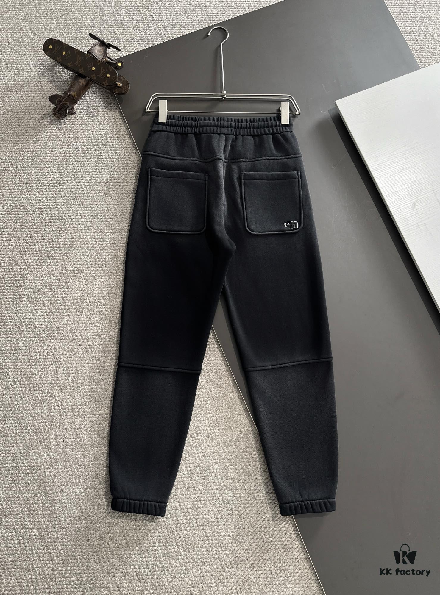 6931a342ccd8ab3d7af9776c Canada Goose 2024 Autumn/Winter New Elastic Waist Casual Pants, Fleece-Lined, Premium Custom Fabric, Breathable and Comfortable, Refined Design with Brand Identity, Soft and Smooth Texture, Excellent Fit and Tailoring