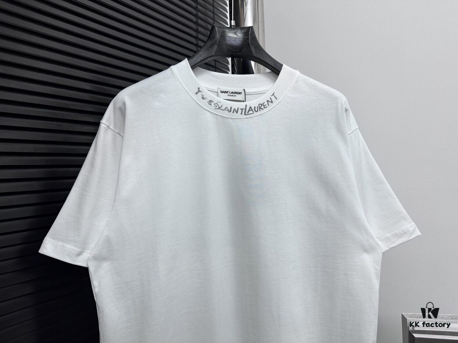 6931a350ccd8ab3d7af9787d YSL Saint Laurent 25SS Classic Logo Short-Sleeve T-Shirt