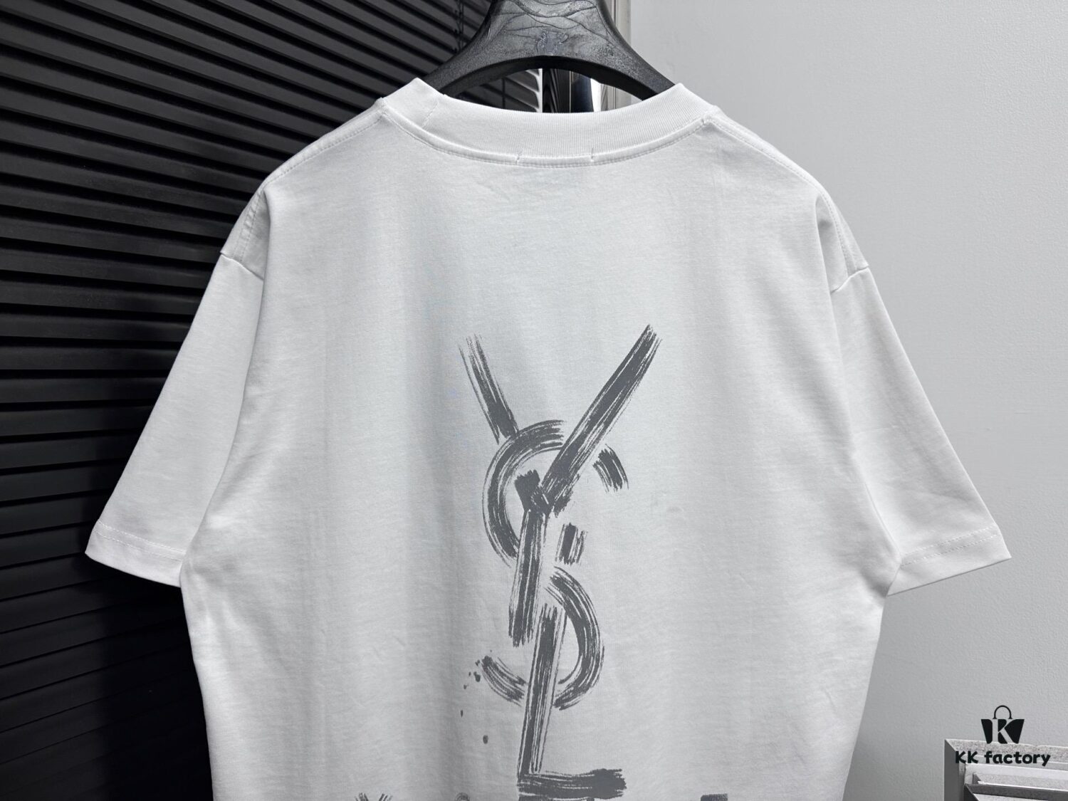 6931a350ccd8ab3d7af9787e YSL Saint Laurent 25SS Classic Logo Short-Sleeve T-Shirt