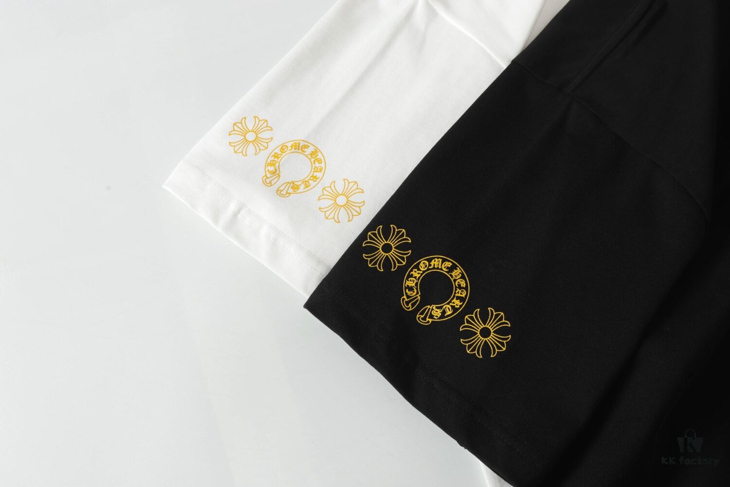 6931a384ccd8ab3d7af97c23 Chrome Hearts CH Horse Hoof Painted Cross Short-Sleeve T-Shirt