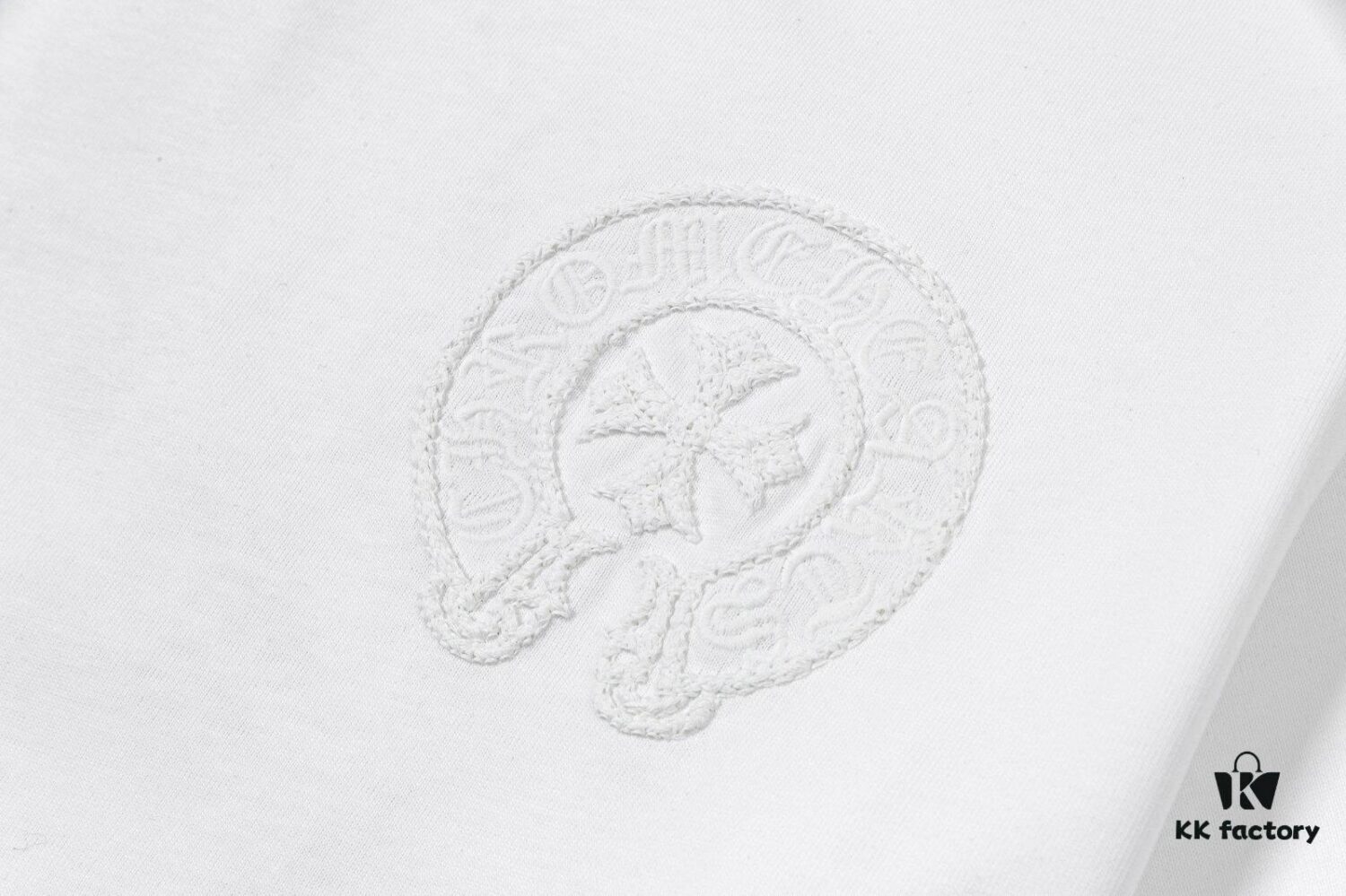 6931a38dccd8ab3d7af97cbd CH Chrome Hearts 2025FW Short Sleeve T-Shirt with Arched Bridge Embroidery and Hollow Stitching, Premium 26s Double-Yarn 300g Fabric, Heavyweight Material, Custom Ribbed Trim with Matching Dye, Full Triple Labeling, Unisex Design
