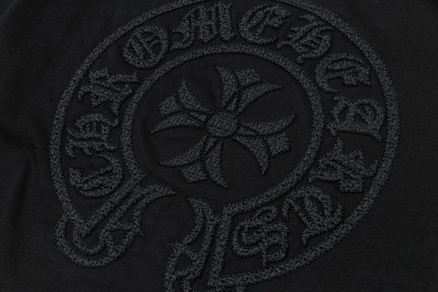 6931a38dccd8ab3d7af97cca CH Chrome Hearts 2025FW Short Sleeve T-Shirt with Arch Bridge Embroidery and Hollow Stitch, Premium 26s Double Yarn 300g Fabric, Heavyweight Material, Custom Stretch Ribbing Dyed in Same Dye Bath, Complete Three Labels, Unisex Design