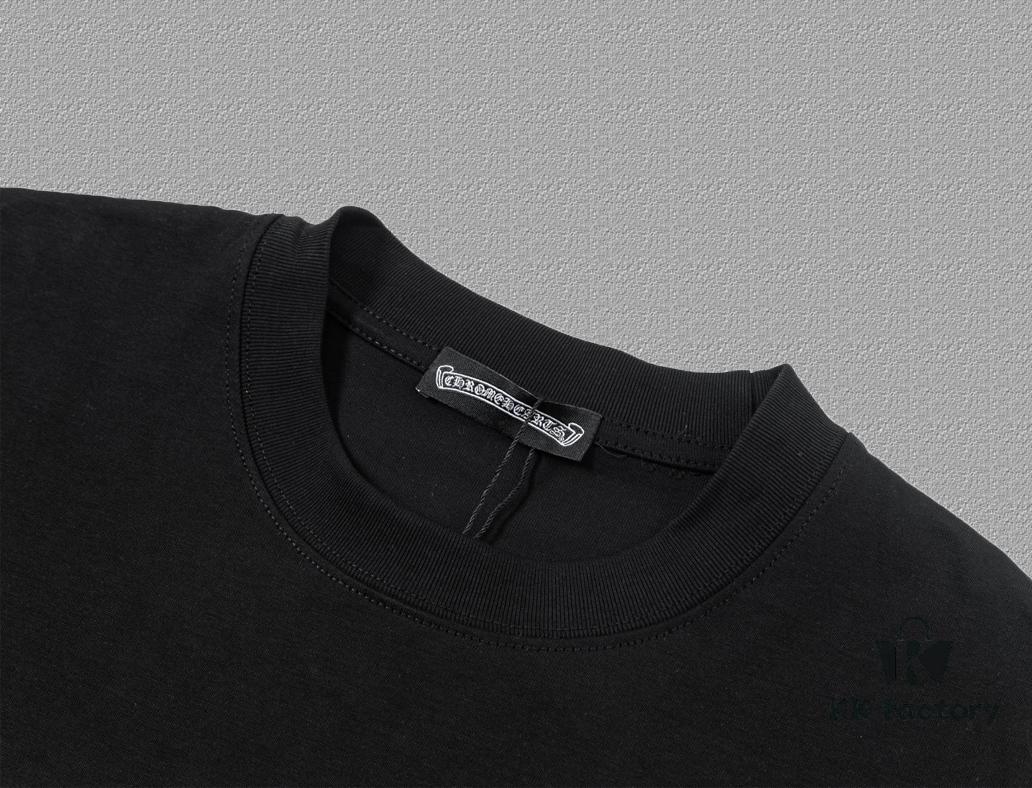 6931a38eccd8ab3d7af97cda CH Chrome Hearts 2025FW Short Sleeve T-Shirt with Arch Bridge Embroidery and Hollow-Out Design, Premium 26s Double-Yarn 300g Fabric, Heavyweight Material, Custom Spandex Ribbing Dyed in Same Dye Batch, Complete Three-Label Set, Unisex Style
