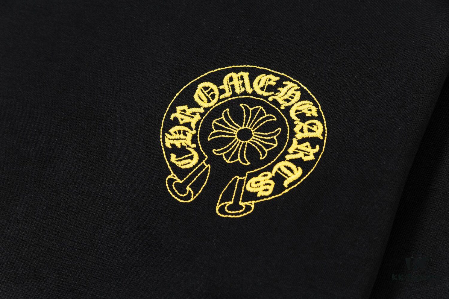 6931a38eccd8ab3d7af97cdd CH Chrome Hearts 2025FW Short Sleeve T-Shirt with Arch Bridge Embroidery and Hollow-Out Design, Premium 26s Double-Yarn 300g Fabric, Heavyweight Material, Custom Spandex Ribbing Dyed in Same Dye Batch, Complete Three-Label Set, Unisex Style