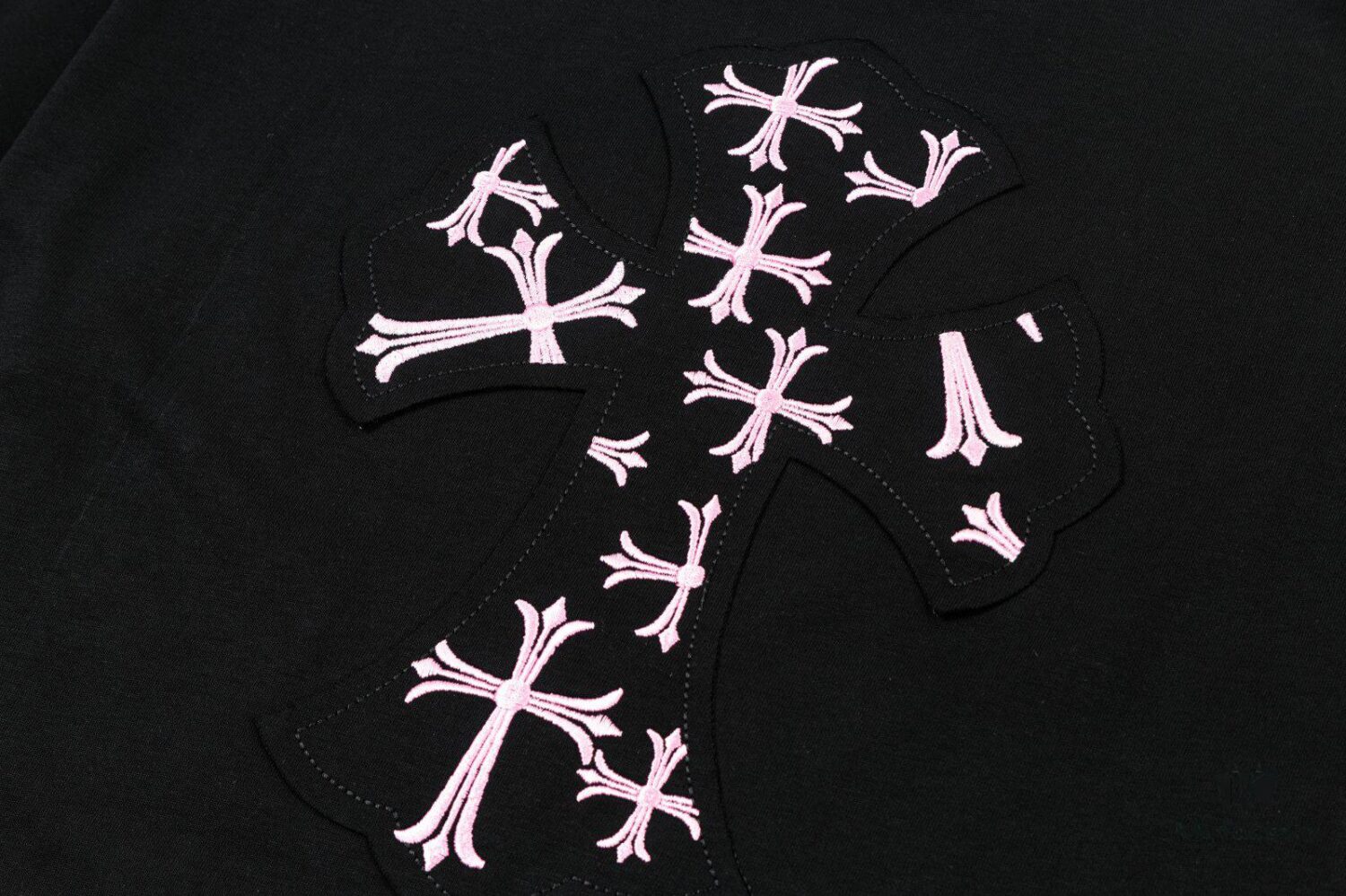 6931a390ccd8ab3d7af97cf6 CH Chrome Hearts 2025FW Short Sleeve T-Shirt with Applique Embroidery, Premium 26s Double Yarn 300g Fabric, Heavyweight Material, Custom Spandex Rib Knit Dyed Together, Complete Three Labels, Unisex Style
