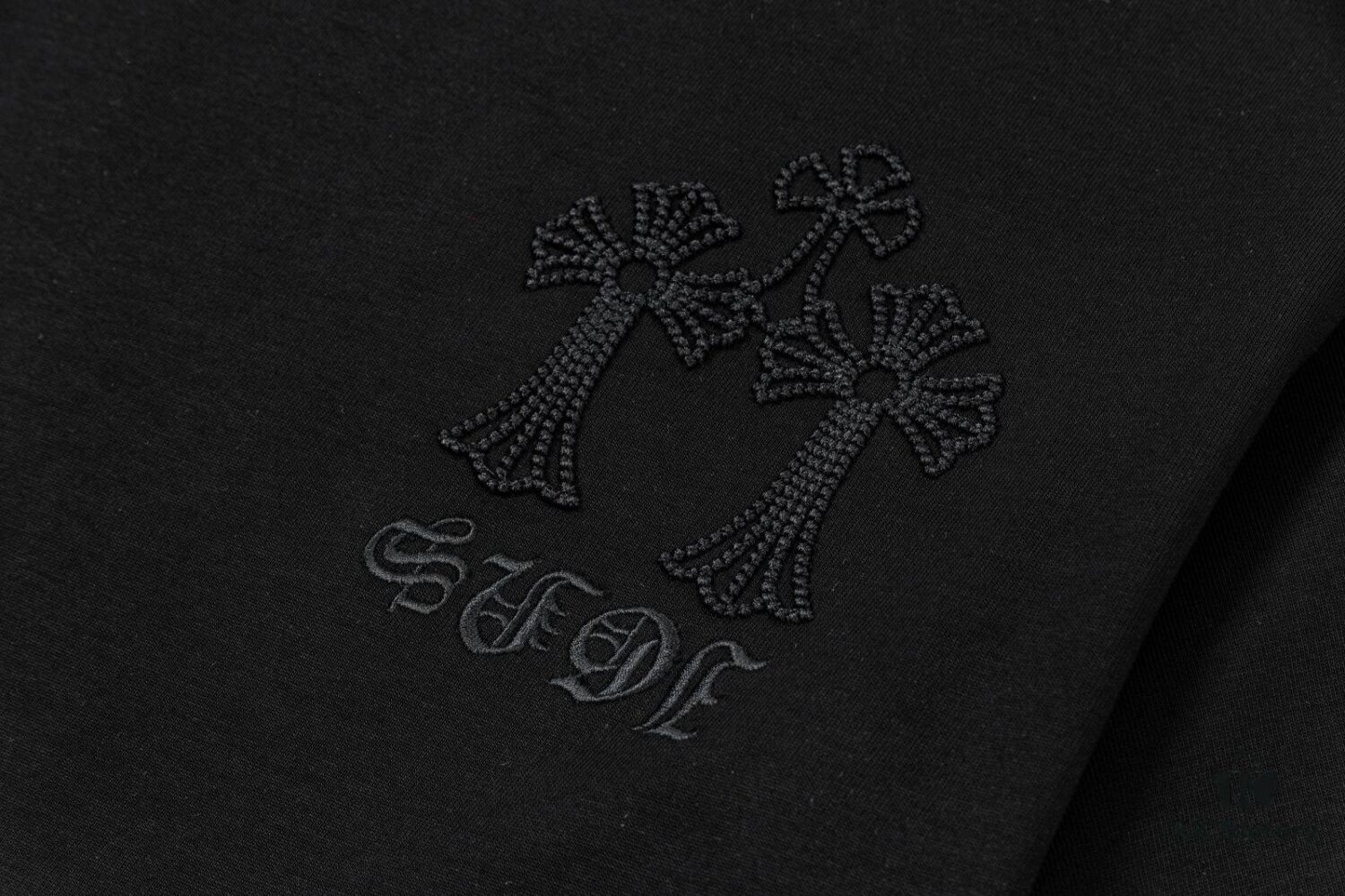 6931a391ccd8ab3d7af97d0c CH Chrome Hearts 2025FW Short Sleeve T-Shirt with Arch Bridge Embroidery, Premium 26s Double Yarn 300g Fabric, Heavyweight Material, Custom Ribbed Knit with Matching Dye, Complete Three Labels, Unisex Design