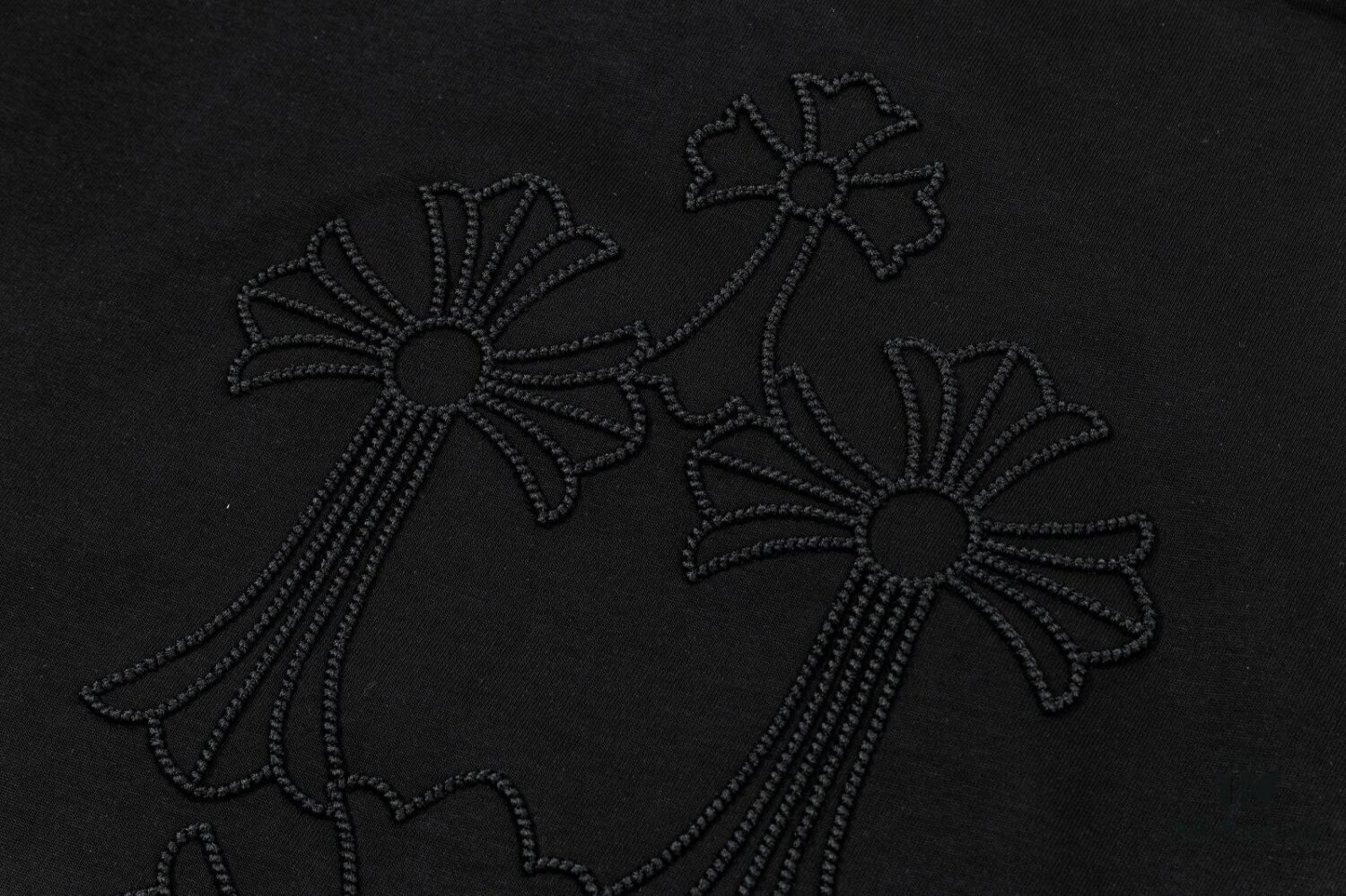 6931a391ccd8ab3d7af97d0d CH Chrome Hearts 2025FW Short Sleeve T-Shirt with Arch Bridge Embroidery, Premium 26s Double Yarn 300g Fabric, Heavyweight Material, Custom Ribbed Knit with Matching Dye, Complete Three Labels, Unisex Design