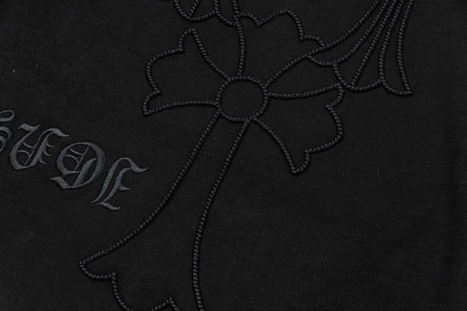 6931a391ccd8ab3d7af97d0f CH Chrome Hearts 2025FW Short Sleeve T-Shirt with Arch Bridge Embroidery, Premium 26s Double Yarn 300g Fabric, Heavyweight Material, Custom Ribbed Knit with Matching Dye, Complete Three Labels, Unisex Design