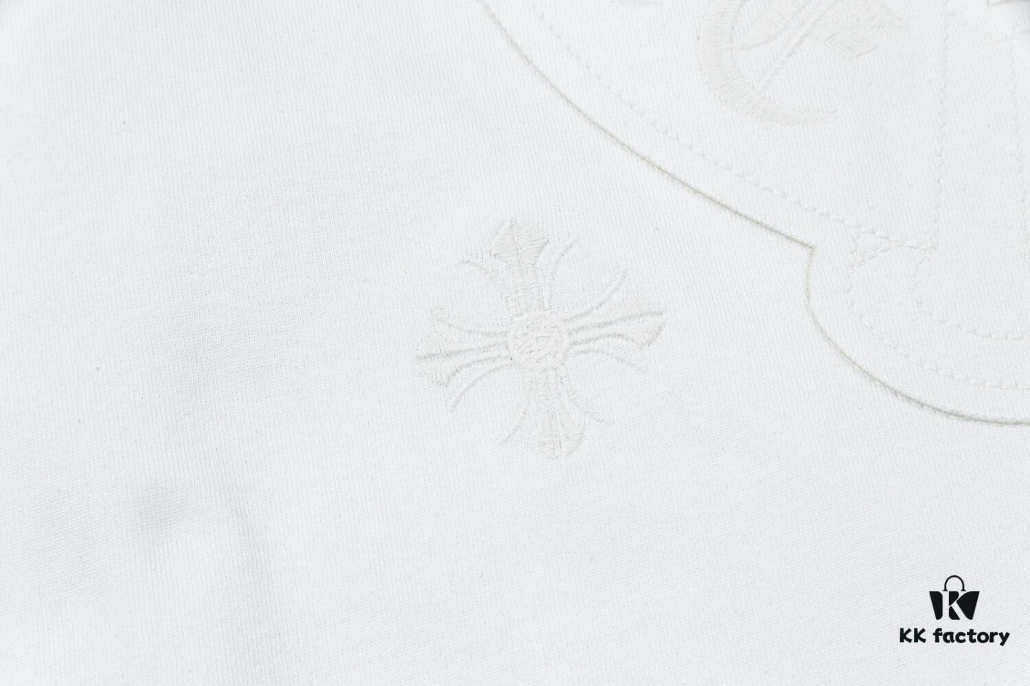 6931a392ccd8ab3d7af97d1c CH Chrome Hearts 2025FW Short Sleeve T-Shirt with Applique Embroidery, Premium 26s Double Yarn 300g Fabric, Heavyweight Material, Custom Spandex Rib Knit Dyed Together with Body, Three Labels Complete, Unisex Design