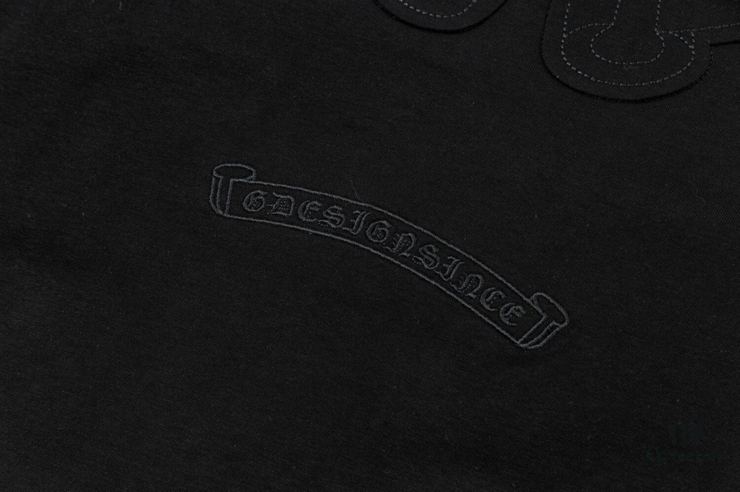 6931a392ccd8ab3d7af97d27 CH Chrome Hearts 2025FW Short Sleeve T-Shirt with Applique Embroidery, Premium 26s Double Yarn 300g Fabric, Heavyweight Material, Custom Lycra Ribbing Dyed in Same Dye Lot, Complete Three Labels, Unisex Design