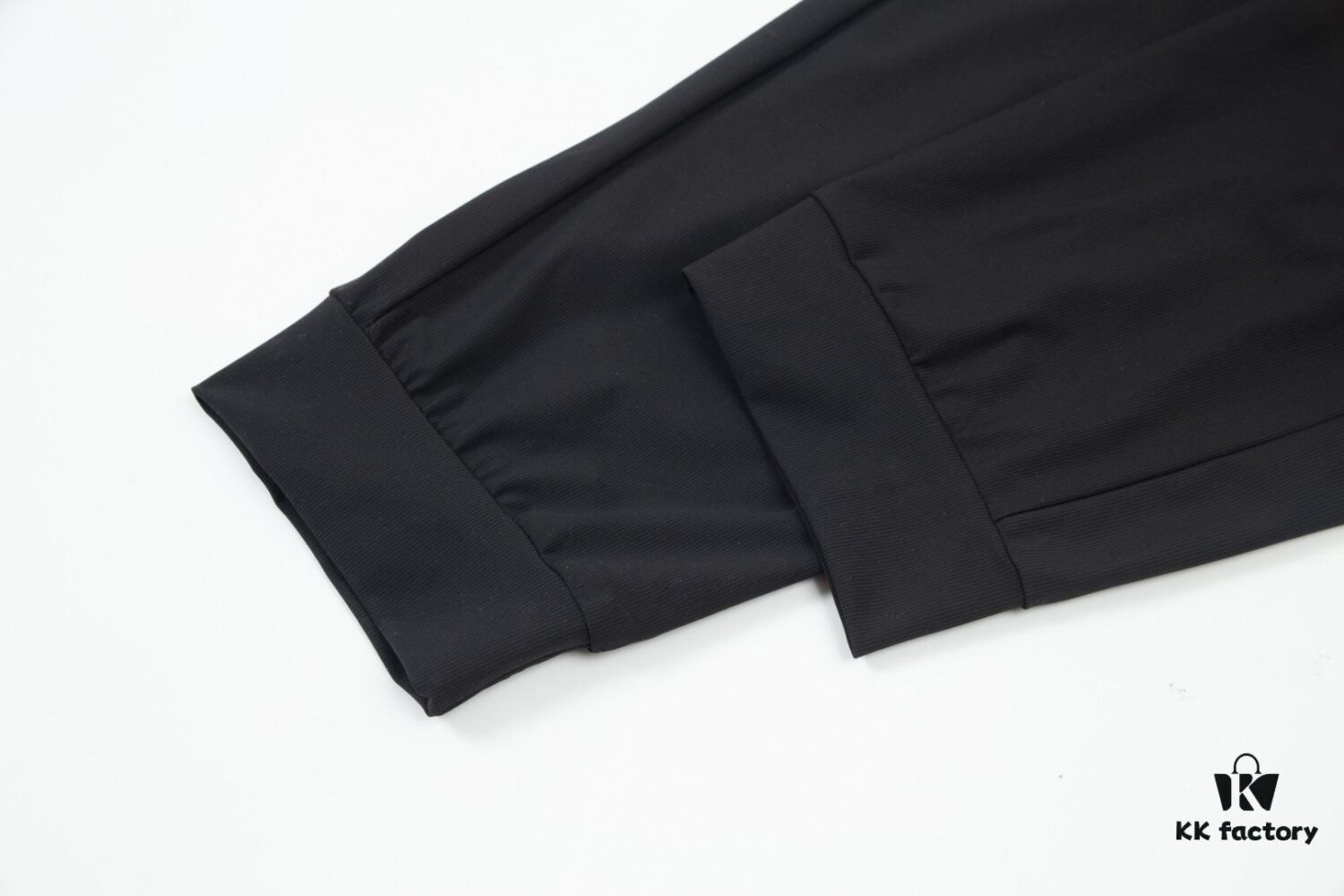 6931a3a3ccd8ab3d7af97e5c Chrome Hearts Spring and Summer New Arrival Two-Color High-Quality Lightweight Athletic Linen Pants Smooth, Comfortable, Wrinkle-Resistant and Seamless