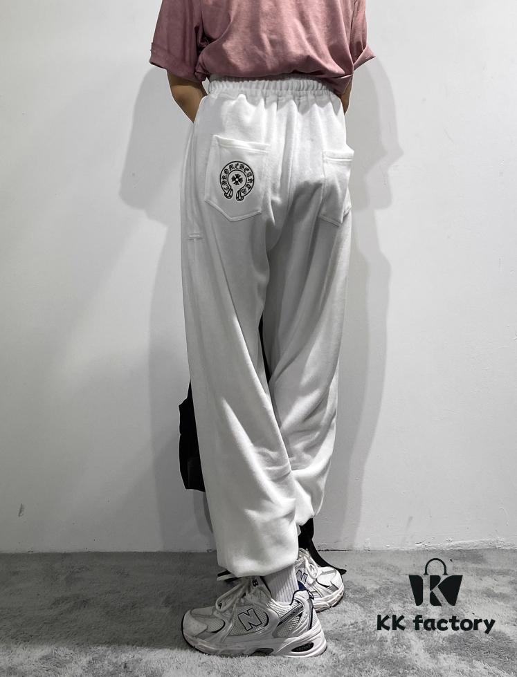 6931a3a8ccd8ab3d7af97ebd CH Chrome Heart 24FW Spring/Summer New Arrival Horseshoe Sanskrit Logo Cropped Casual Pants Unisex – Cross Sanskrit Patch Design