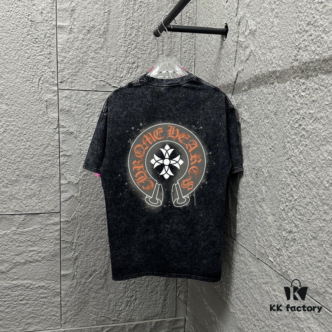6931a3cdccd8ab3d7af980aa CH* Chrome Hearts* 2025 Spring/Summer New Arrival Distressed Snowflake Wash Vintage Round Neck Short Sleeve T-Shirt with Chest and Back Logo, Horseshoe Print, Custom Fabric Unisex Tee