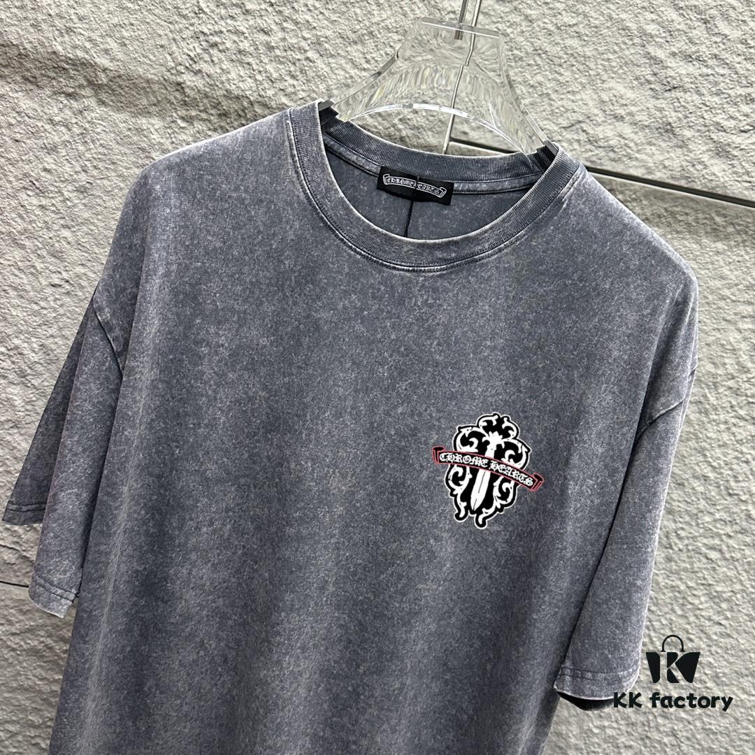 6931a3cfccd8ab3d7af980cf CH* Chrome Hearts* 2025 Spring/Summer New Arrival Distressed Vintage Round-Neck Short-Sleeve T-Shirt with Front and Back Logo, Cross and Horseshoe Print, Custom Fabric Unisex Tee