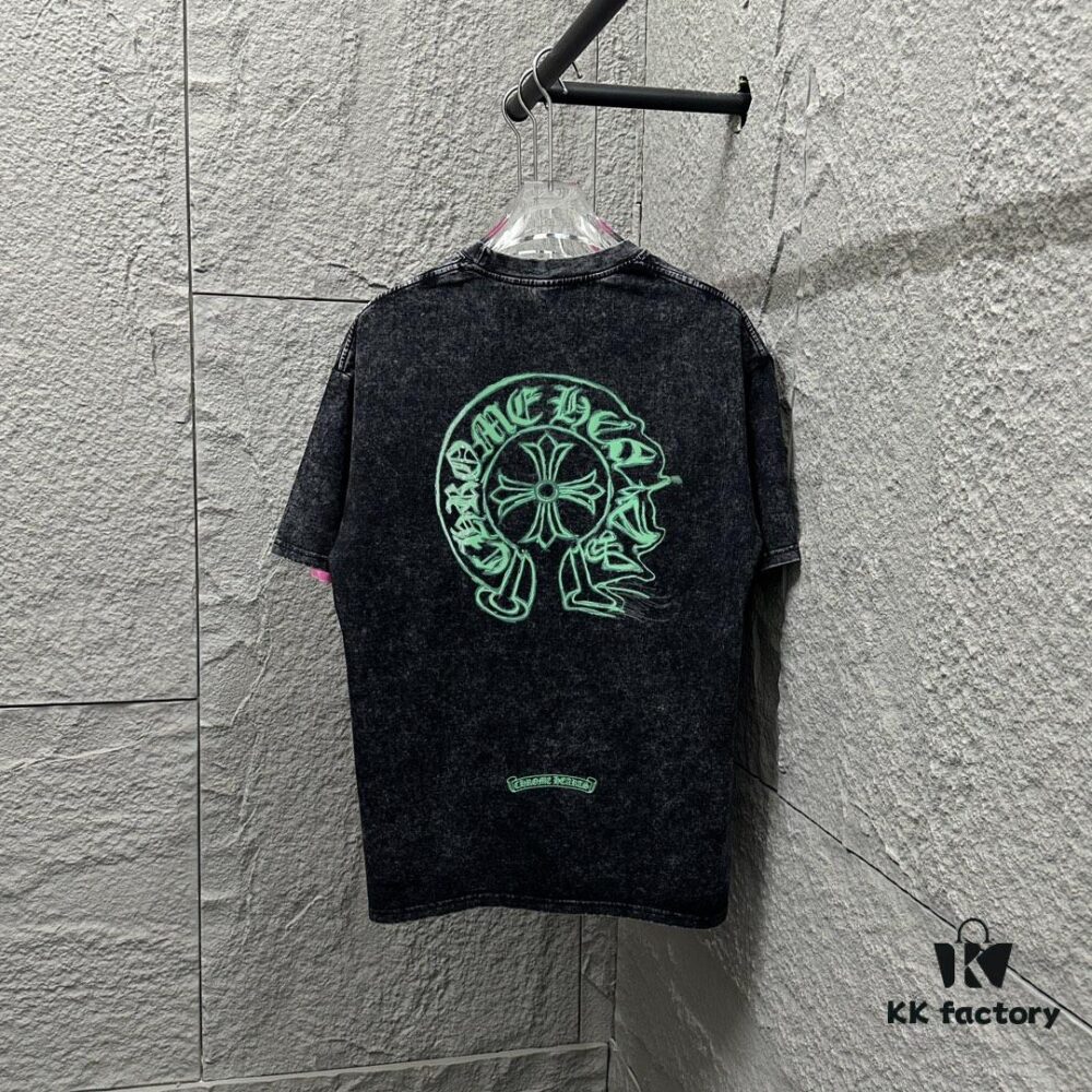 6931a3d1ccd8ab3d7af980fb CH* Chrome Hearts* 2025 Spring/Summer New Arrival Distressed Snowflake Wash Vintage Round Neck Short Sleeve T-Shirt with Chest and Back Logo, Horseshoe Print, Custom Fabric Unisex Tee