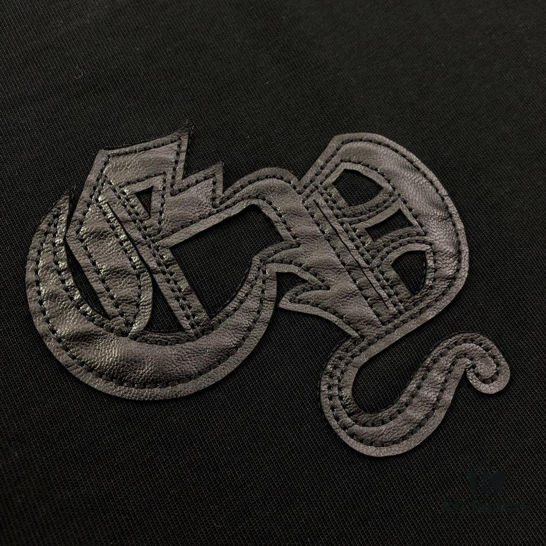 6931a3d7ccd8ab3d7af9816d Chrome Hearts 2025 New Heavy Washed Leather Patch Embroidery Short Sleeve T-Shirt △ Original Fabric △ High Version △ Premium Quality Influencer and Celebrity Style △ 320g Garment-Washed Embroidered Horse Hoof Cross Graffiti Print △ Super Versatile and Stylish △ Full Trims △ Unisex Must-Have Tee