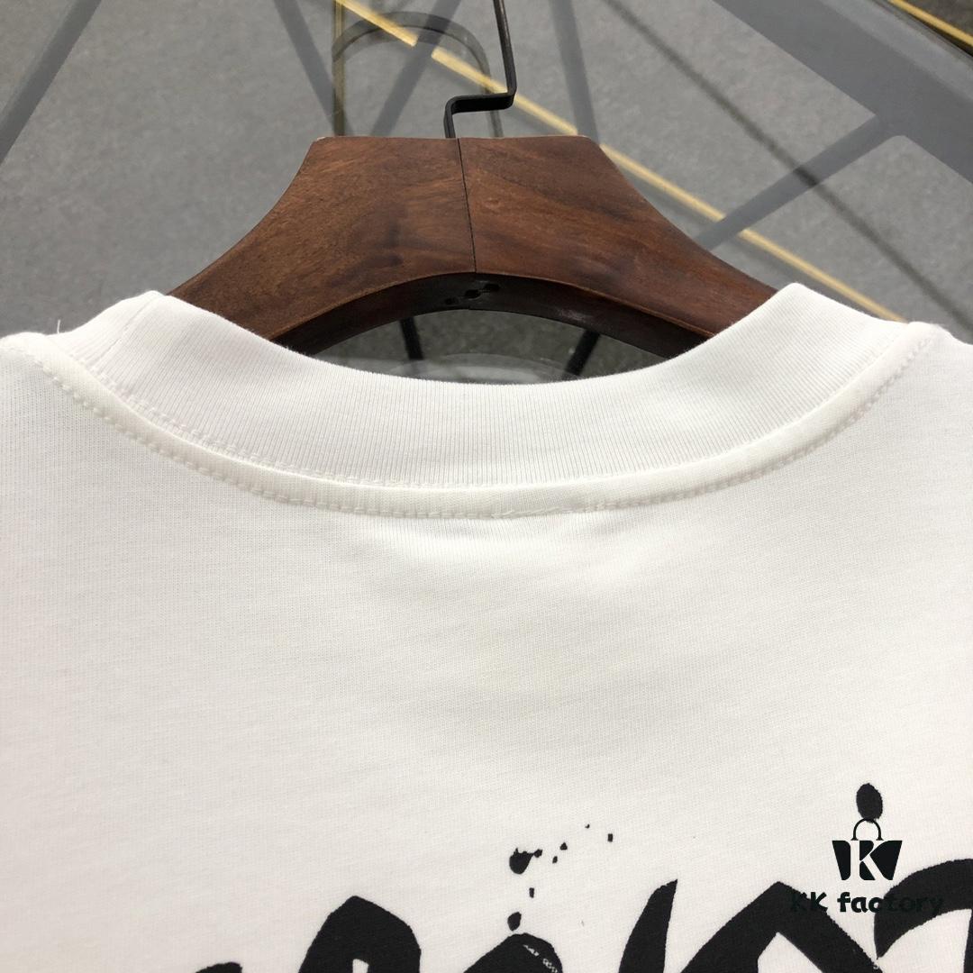 6931a3d8ccd8ab3d7af98176 Chrome Hearts 2025 New Graffiti Print Short Sleeve T-Shirt △ Original Fabric △ High Version △ Premium Quality Influencer & Celebrity Style △ 320g Garment Washed △ Horsehoe Cross Graffiti Technique △ Fully Washed Finish △ Unisex Style △ Three Labels Complete △ Must-Have Basic Tee