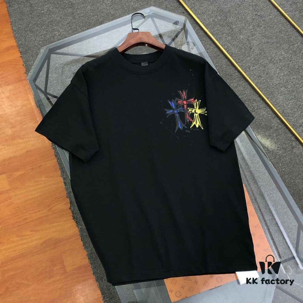 6931a3d9ccd8ab3d7af9818b Chrome Hearts 2025 New Graffiti Print Short Sleeve T-Shirt △ Original Fabric △ High Version △ Premium Quality Influencer & Celebrity Style △ 320g Garment Washed Horseshoe Cross Graffiti Design △ Fully Washed Finish △ Horseshoe Cross Print △ Ultra Versatile Styling △ Complete with Triple Labels △ Unisex Essential Must-Have Tee