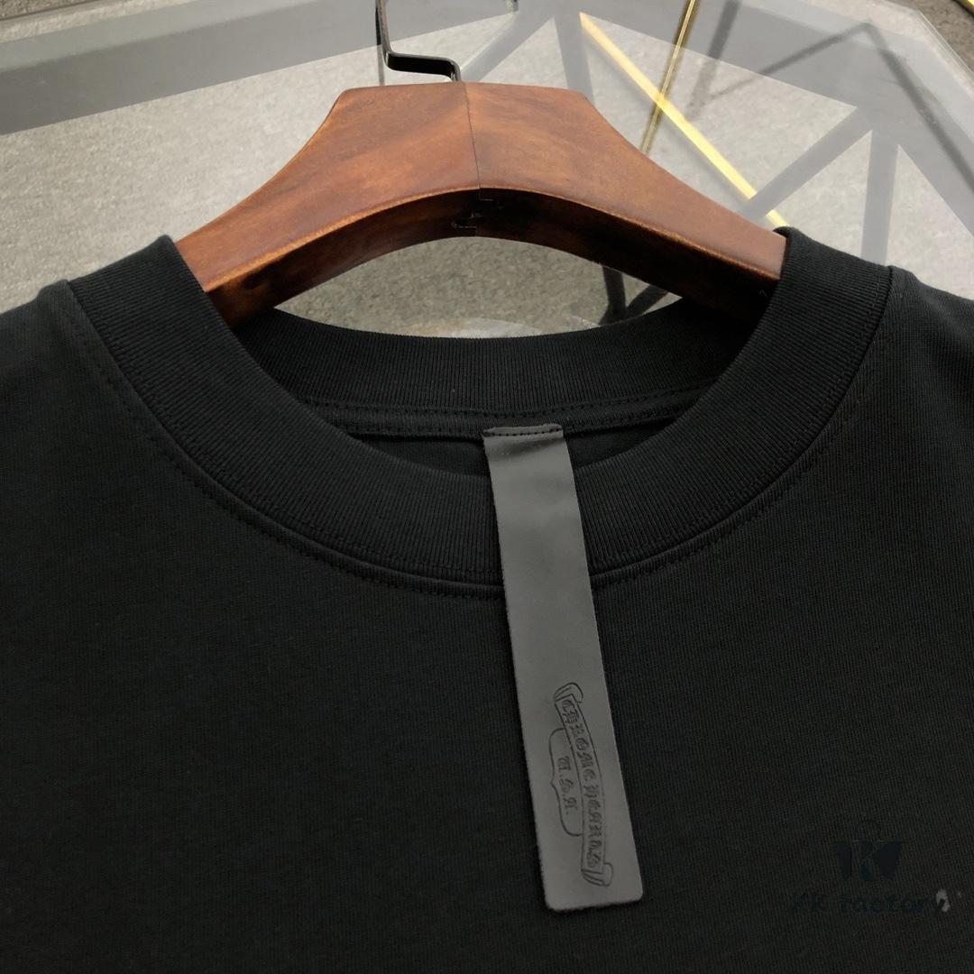 6931a3d9ccd8ab3d7af9818d Chrome Hearts 2025 New Graffiti Print Short Sleeve T-Shirt △ Original Fabric △ High Version △ Premium Quality Influencer & Celebrity Style △ 320g Garment Washed Horseshoe Cross Graffiti Design △ Fully Washed Finish △ Horseshoe Cross Print △ Ultra Versatile Styling △ Complete with Triple Labels △ Unisex Essential Must-Have Tee
