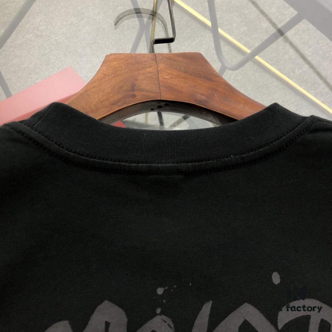 6931a3d9ccd8ab3d7af98191 Chrome Hearts 2025 New Graffiti Print Short Sleeve T-Shirt △ Original Fabric △ High Version △ Premium Quality Influencer & Celebrity Style △ 320g Garment Washed Horseshoe Cross Graffiti Design △ Fully Washed Finish △ Horseshoe Cross Print △ Ultra Versatile Styling △ Complete with Triple Labels △ Unisex Essential Must-Have Tee