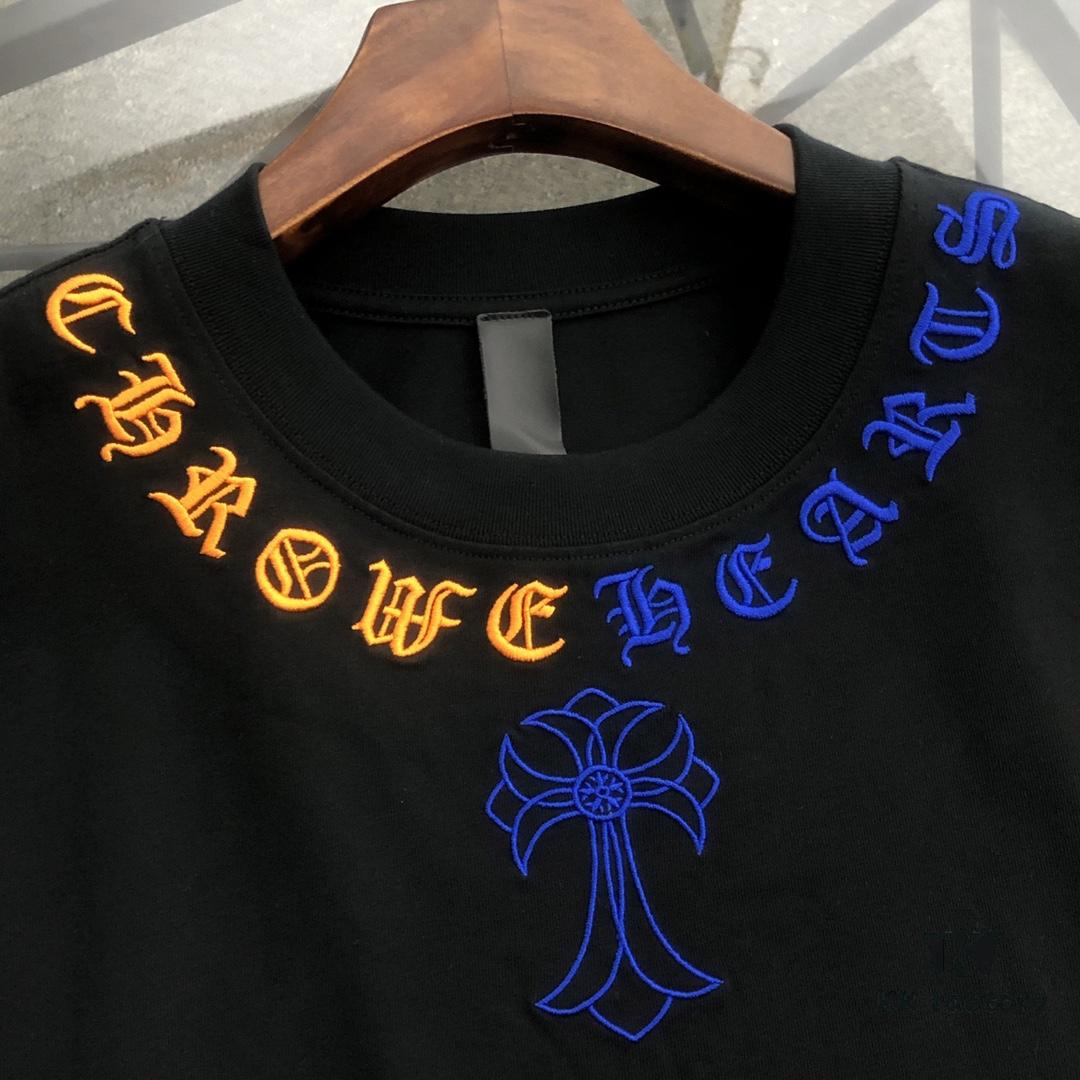 6931a3d9ccd8ab3d7af98196 Chrome Hearts 2025 New Arrival Embroidered Graffiti Print Short Sleeve T-Shirt △ Original Fabric △ High Version △ Premium Quality Influencer & Celebrity Style △ 320g Garment-Washed Embroidered Horse Hoof Cross & Graffiti Design △ Unisex Three-Label Complete Must-Have Basic Tee