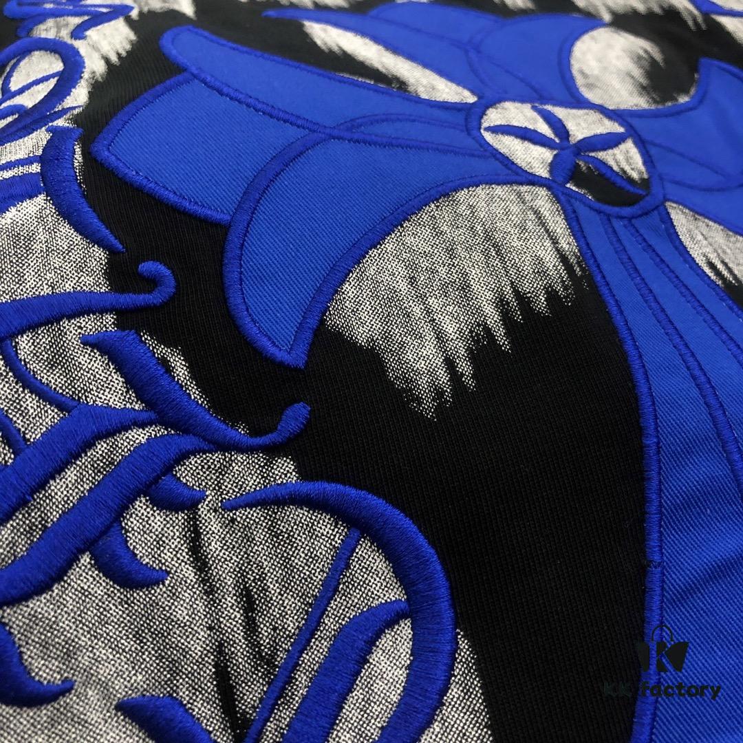 6931a3d9ccd8ab3d7af98199 Chrome Hearts 2025 New Arrival Embroidered Graffiti Print Short Sleeve T-Shirt △ Original Fabric △ High Version △ Premium Quality Influencer & Celebrity Style △ 320g Garment-Washed Embroidered Horse Hoof Cross & Graffiti Design △ Unisex Three-Label Complete Must-Have Basic Tee