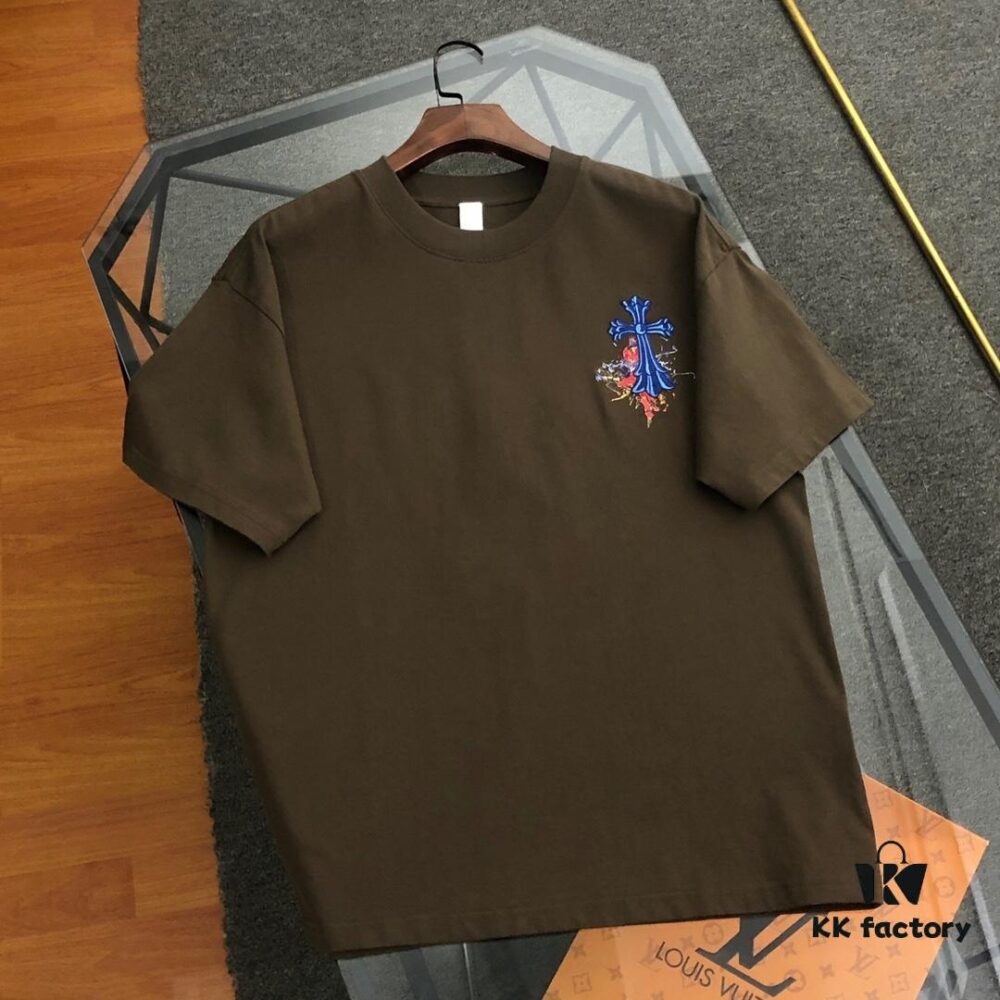 6931a3dbccd8ab3d7af981b8 Chrome Hearts 2025 New Embroidered Graffiti Print Short Sleeve T-Shirt △ Original Fabric △ High Version △ Premium Quality Influencer and Celebrity Style △ 320g Garment Washed △ Horse Hoof Cross Embroidery and Graffiti Printing △ Extremely Versatile and Stylish △ Full Triple Label △ Unisex Essential