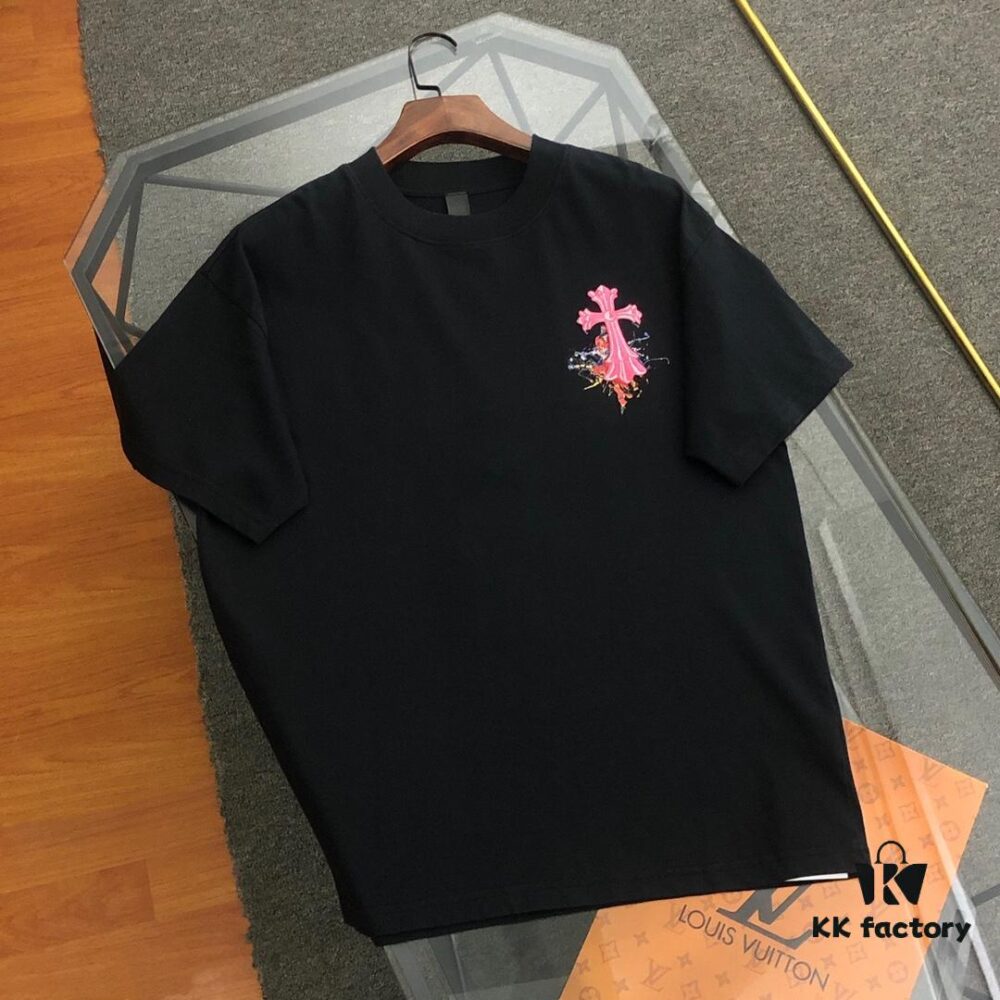 6931a3dcccd8ab3d7af981ca Chrome Hearts 2025 New Embroidered Graffiti Print Short Sleeve T-Shirt △ Original Fabric △ High-Version △ Premium Quality Influencer & Celebrity Style 320g Garment Washed Embroidered Horseshoe Cross Graffiti Craft Horseshoe Cross Print Unisex Versatile Must-Have Tee with Full Triple Labels