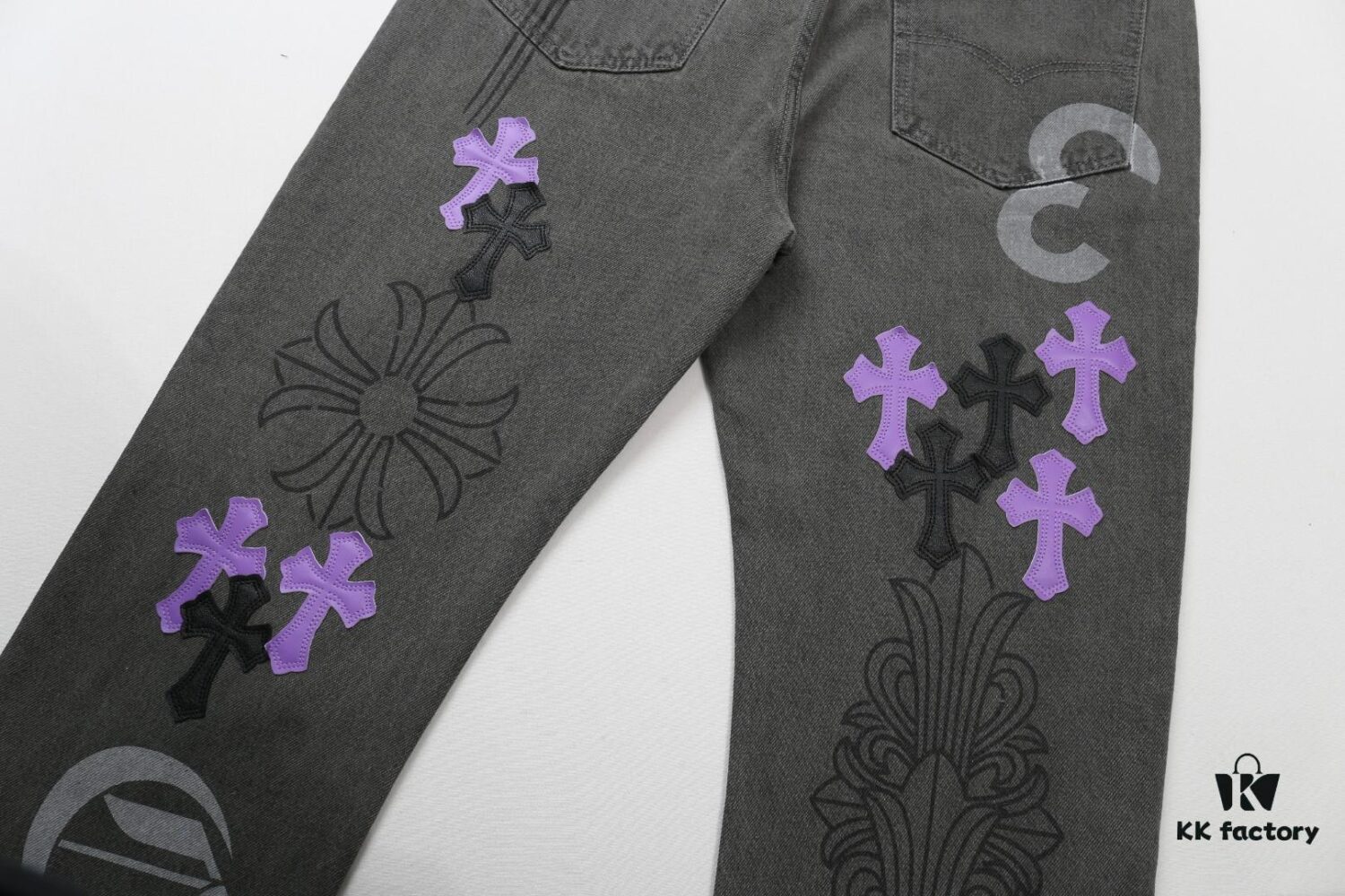 6931a3e5ccd8ab3d7af98266 Chrome Hearts Official Exclusive Graffiti Painted Purple Bull Denim Jeans