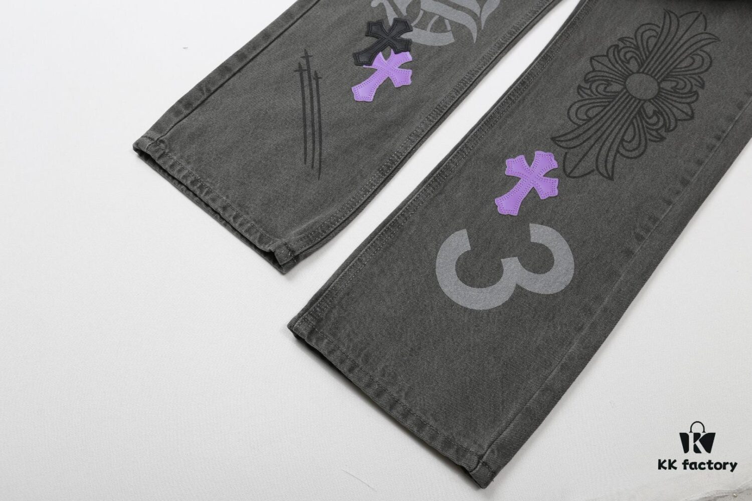 6931a3e5ccd8ab3d7af98267 Chrome Hearts Official Exclusive Graffiti Painted Purple Bull Denim Jeans