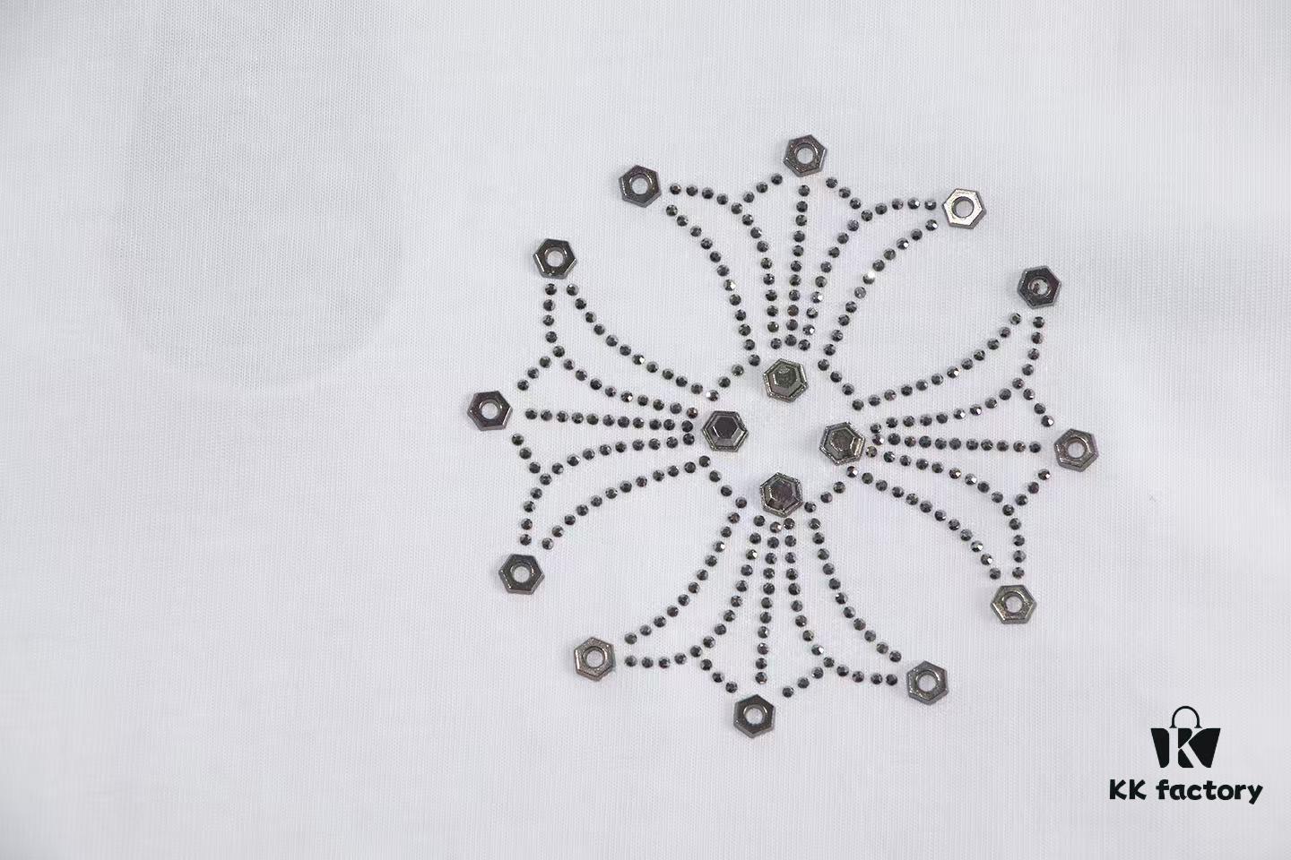 6931a403ccd8ab3d7af98466 2025 New Crocodile Heart Metal Rhinestone Embellished Short Sleeve T-Shirt