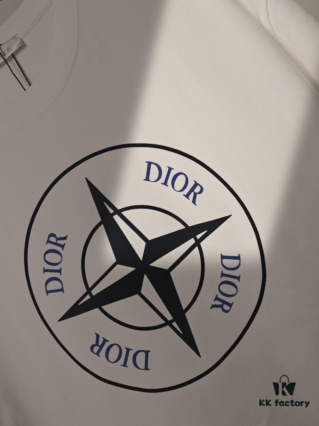 6931a427ccd8ab3d7af986aa DIOR & Stone Island Short Sleeve T-Shirt, Premium Version with Original Pattern Custom 280g 32S Double-Yarn 100% Cotton Fabric, Exceptionally Soft and Comfortable, Fully Different from Market Versions, Shrink-Resistant, Deformation-Resistant, Anti-Pilling, Paired with 320g 1x1 Ribbing (Same-Dye-Batch Ribbing for Color Consistency, Resists Deformation), Authentic 1:1 Fit, Custom Trims