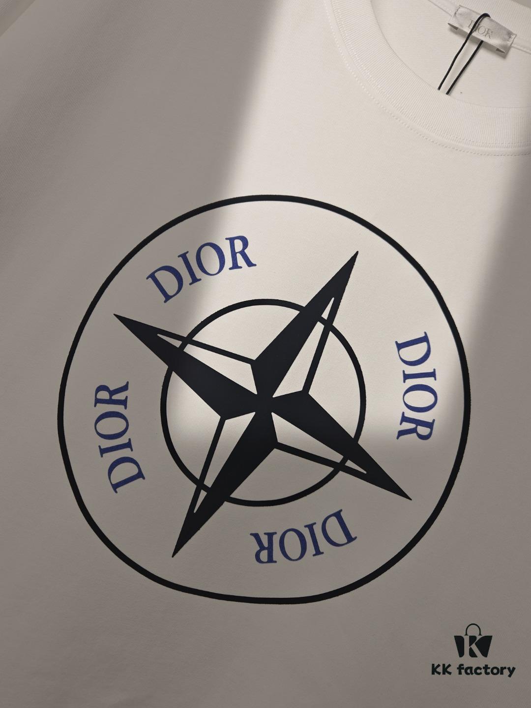 6931a427ccd8ab3d7af986ac DIOR & Stone Island Short Sleeve T-Shirt, Premium Version with Original Pattern Custom 280g 32S Double-Yarn 100% Cotton Fabric, Exceptionally Soft and Comfortable, Fully Different from Market Versions, Shrink-Resistant, Deformation-Resistant, Anti-Pilling, Paired with 320g 1x1 Ribbing (Same-Dye-Batch Ribbing for Color Consistency, Resists Deformation), Authentic 1:1 Fit, Custom Trims