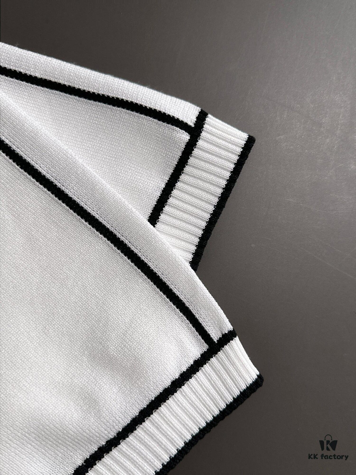 6931a428ccd8ab3d7af986b5 High-Quality Stone Island 2025 Spring/Summer New Men's Lapel Short-Sleeve T-Shirt