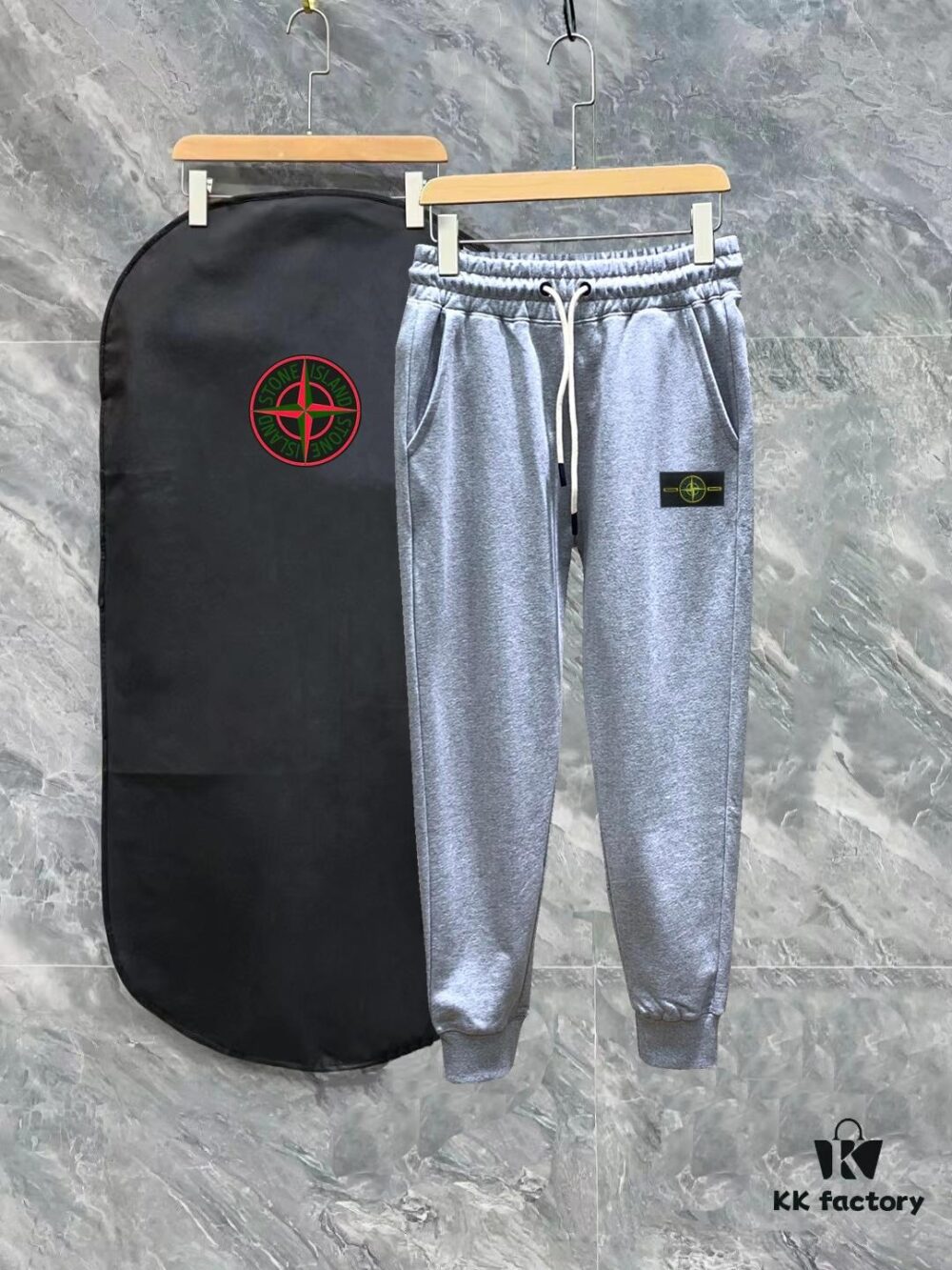 Stone Island SS Showpiece Slim-Fit Sport Pants with Minimalist Logo, Premium Fabric from Domestic OEM Factory, 360g Weight, Universally Flattering Cut