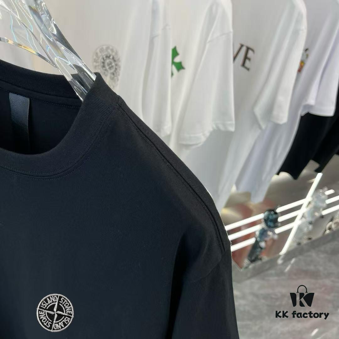 6931a42dccd8ab3d7af98711 Stone Island 2025 Spring Collection Short Sleeve T-Shirt with Handcrafted Chest Logo, Premium 260g Ring-Dyed Cotton Fabric, Custom Gold Thread Detailing, Button-Hem Craftsmanship, OS Oversized Drop-Shoulder Fit, Unisex Style
